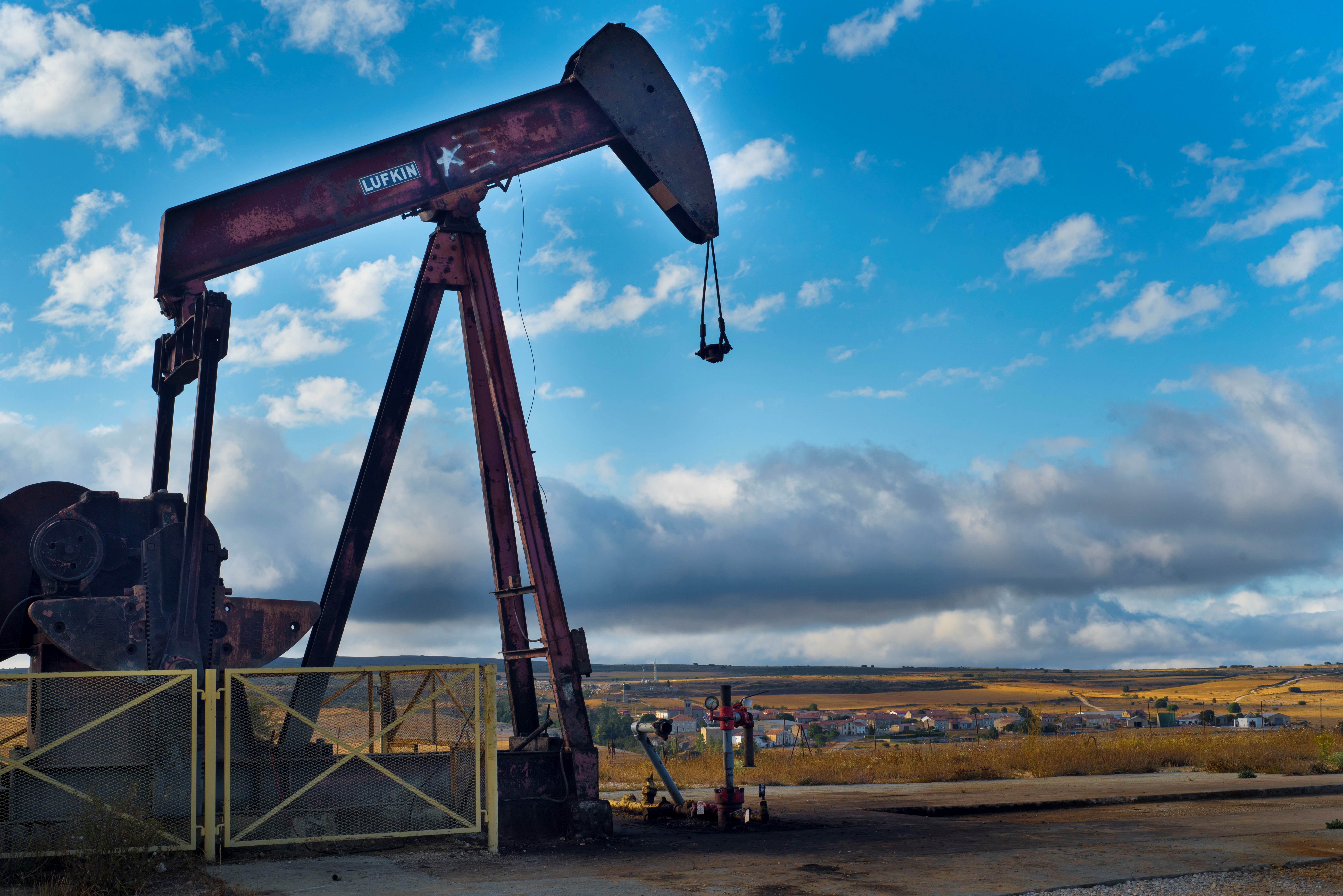 La AIE anticipa un importante déficit en el mercado petrolero en lo que resta de año