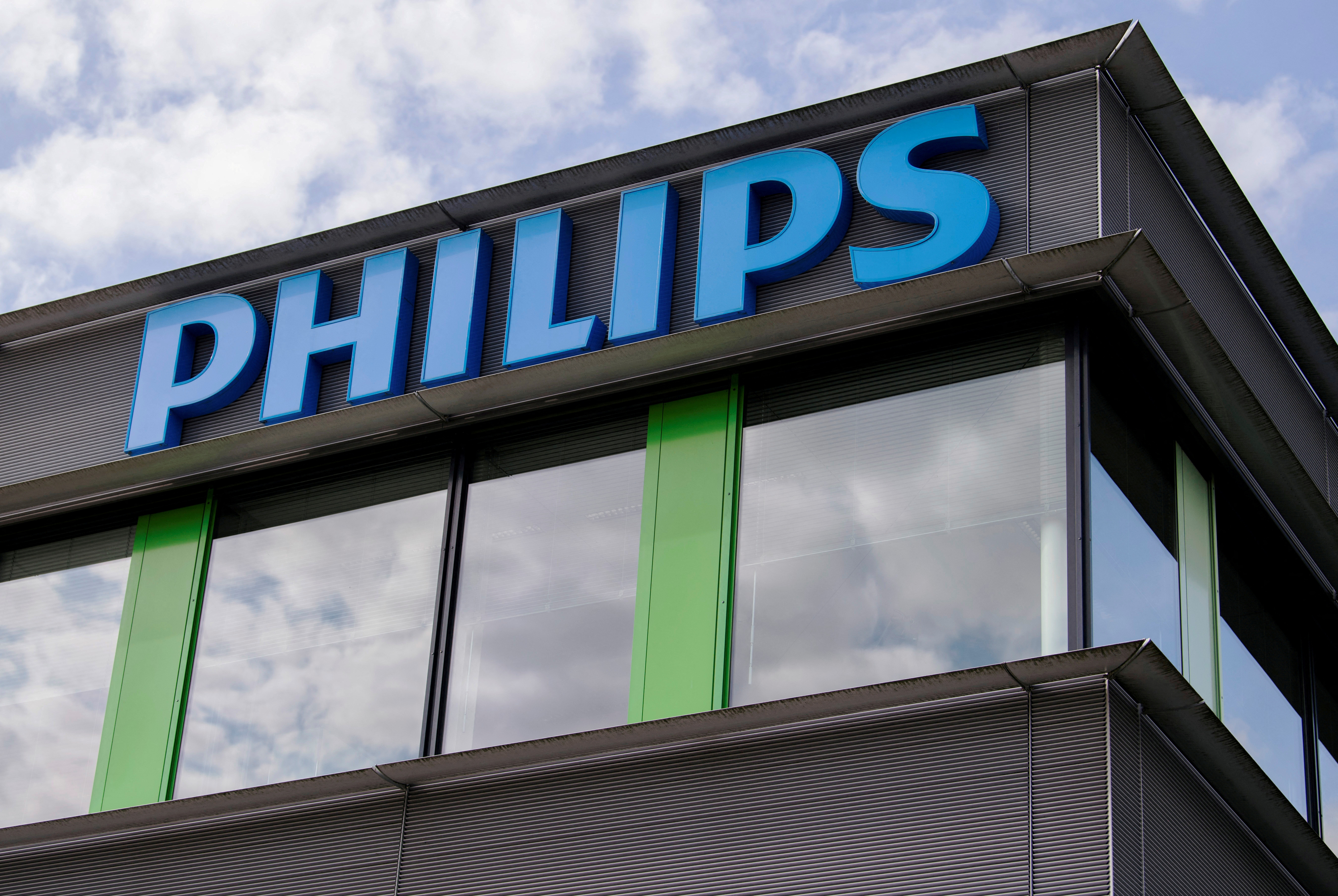 La familia Agnelli compra el 15% de Philips por unos 2.600 millones