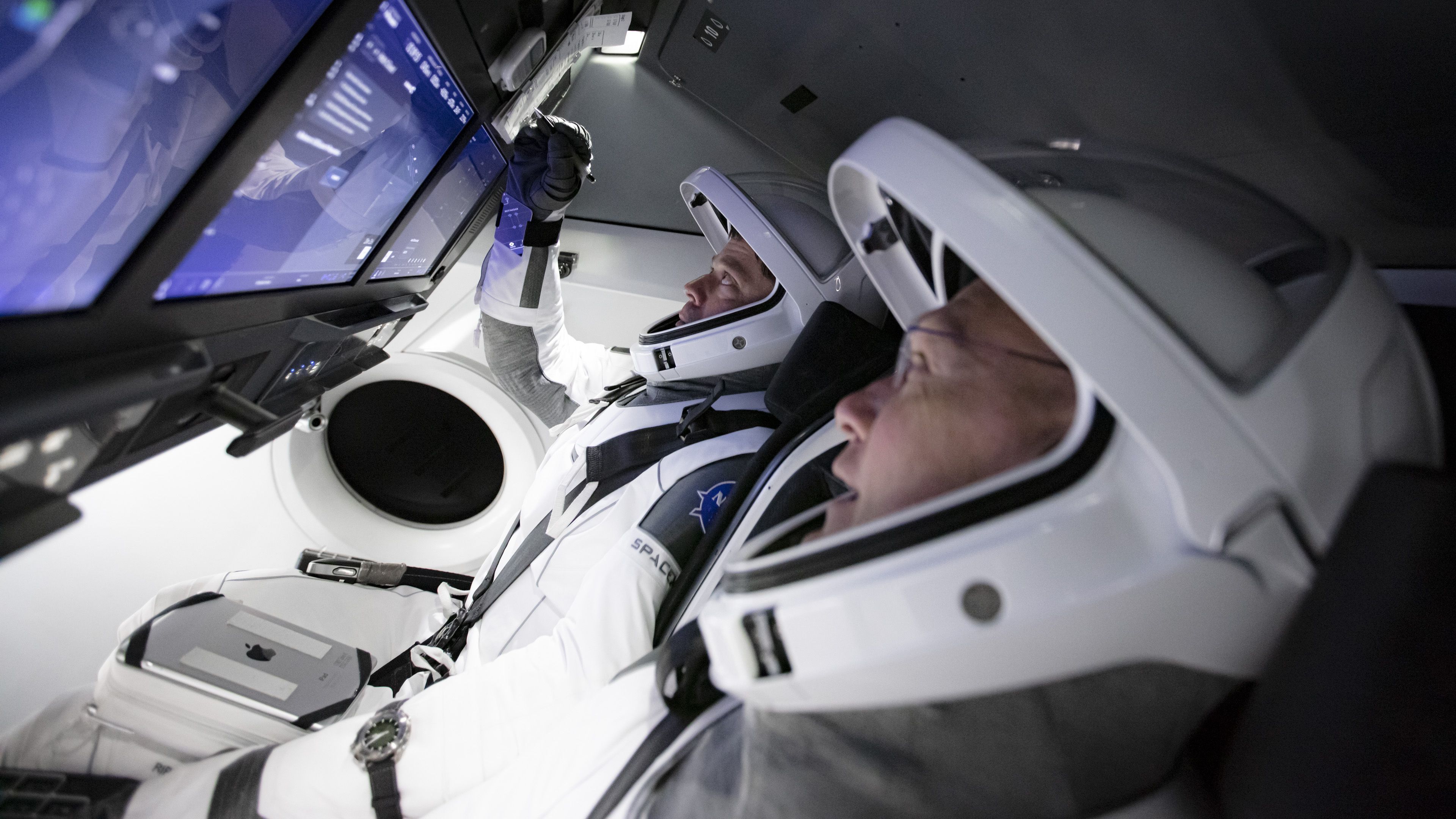 nuevo interior de la cápsula spacex