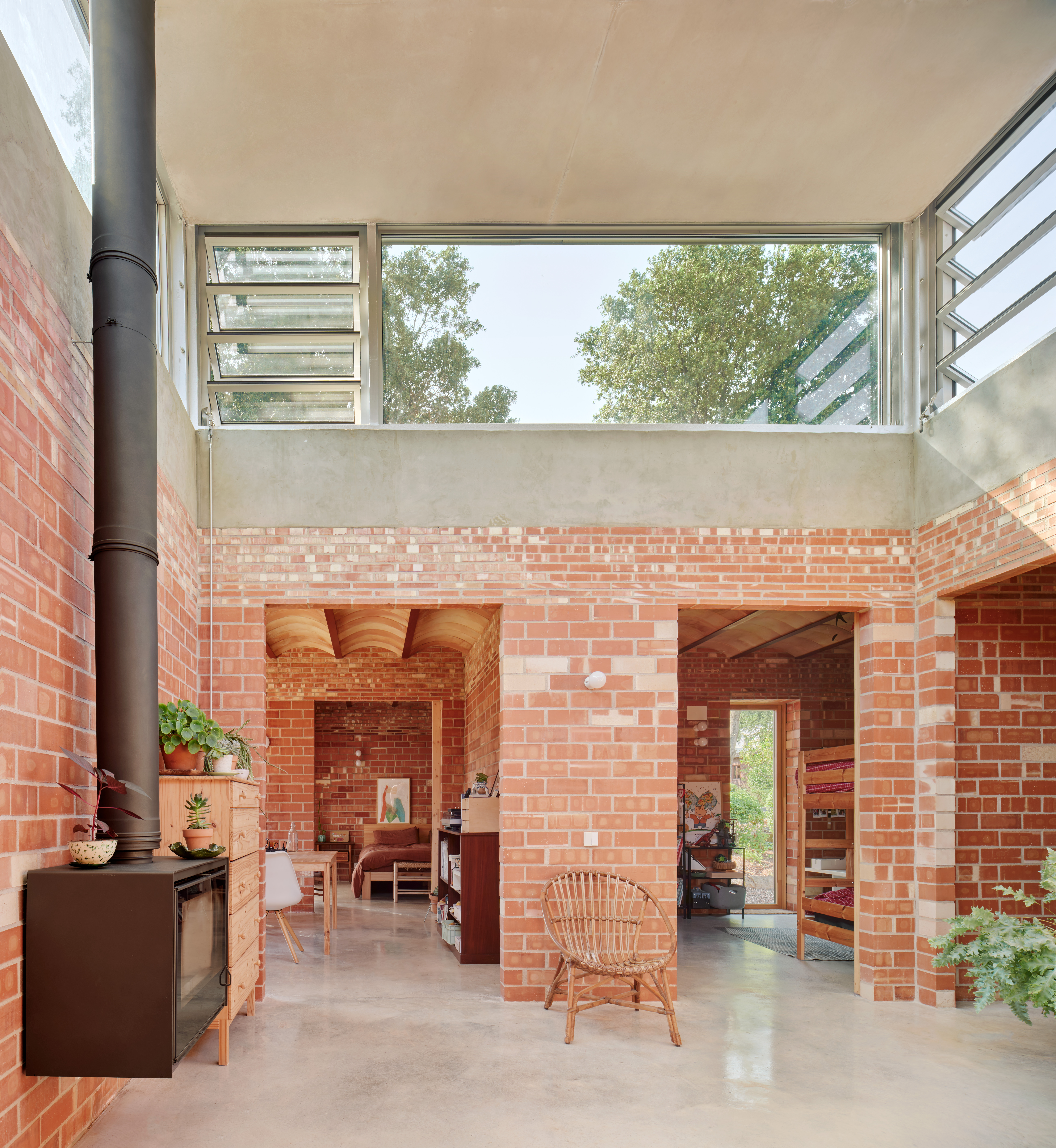 Un refugio climático en Barcelona: así es la casa de 26.000 ladrillos que  evita el frío y el calor sin ninguna climatización | ICON Design | EL PAÍS, image size:7140x7761