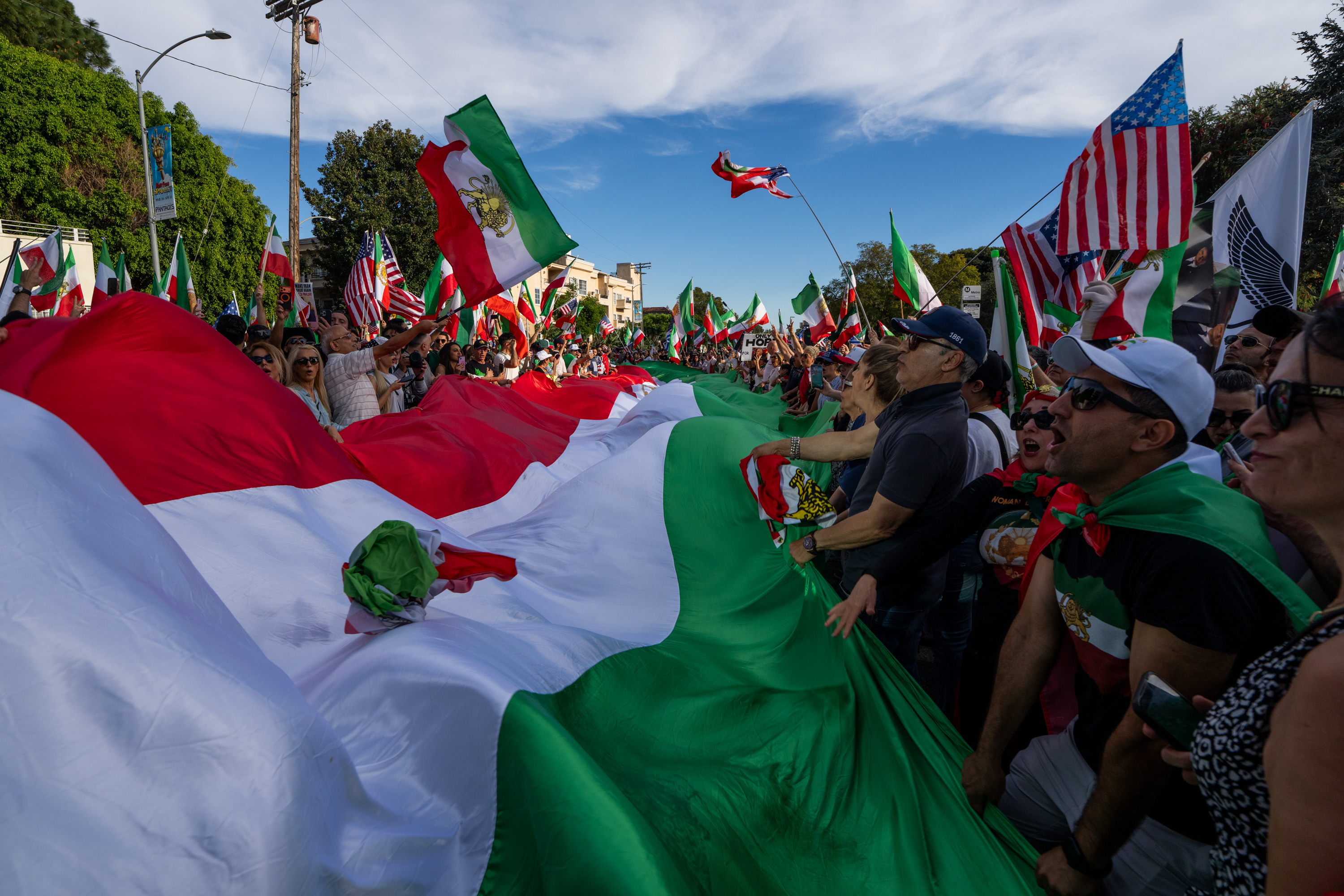 La comunidad iraní en Estados Unidos, entre la euforia y las críticas: “Se necesita una solución política” | EL PAÍS US