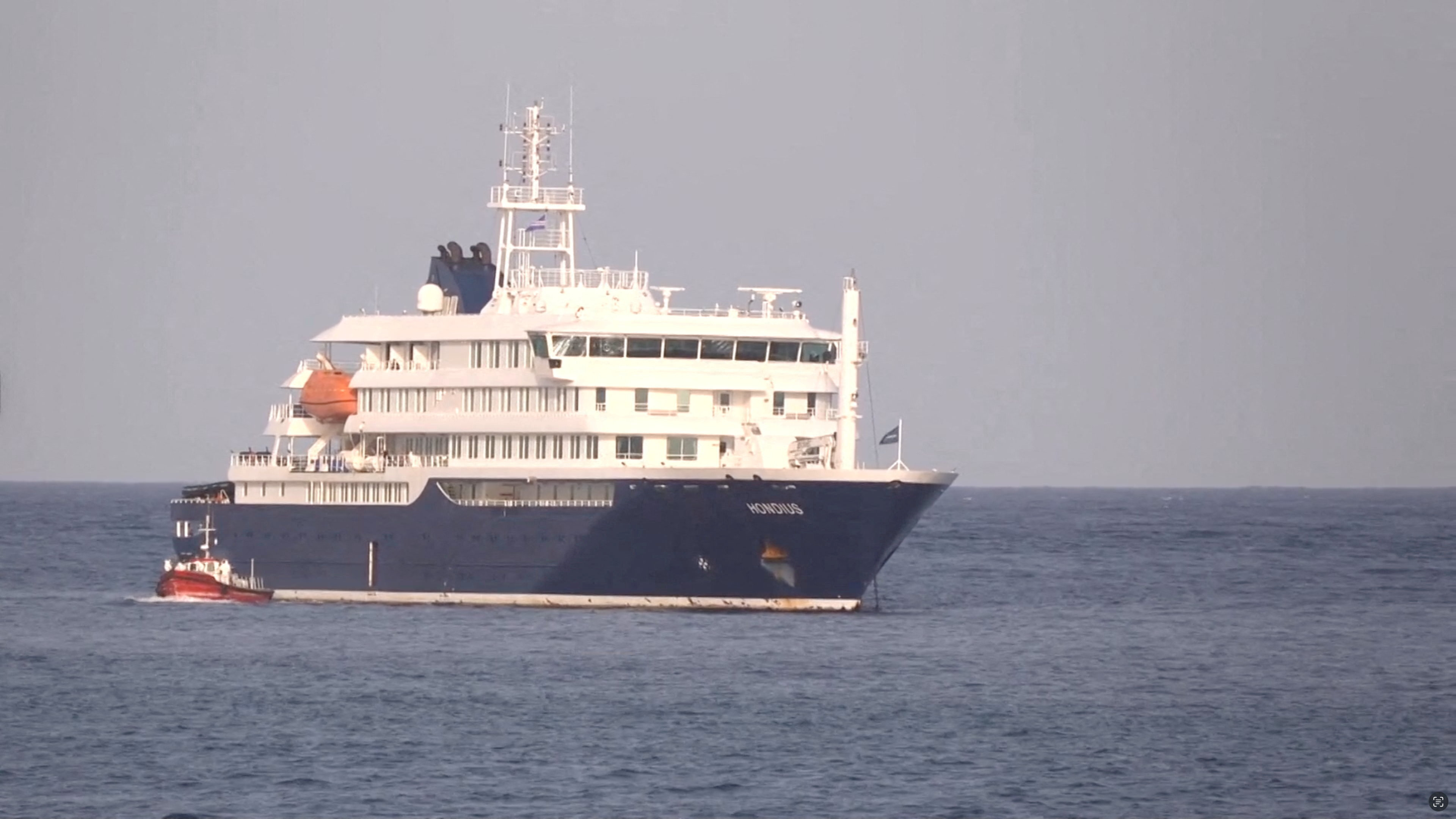Los 14 españoles del crucero serán aislados en el Hospital Gómez Ulla de  Madrid