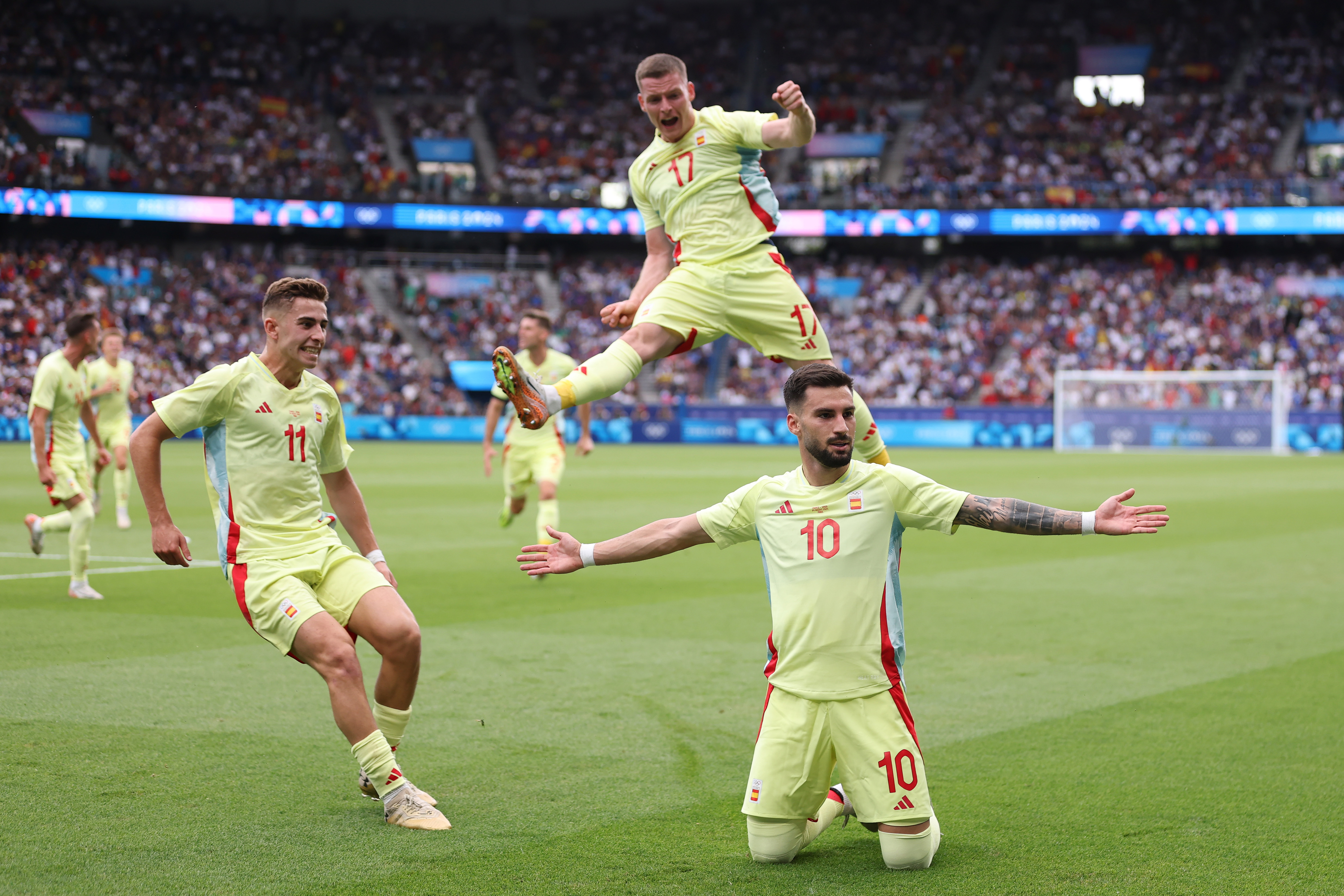 PARIS, FRANCE - AUGUST 09: Alex Baena #10 of Team Spain celebrates scoring his team's third goal during the Men's Gold Medal match between France and Spain during the Olympic Games Paris 2024 at Parc des Princes on August 09, 2024 in Paris, France. (Photo by Alex Pantling/Getty Images)