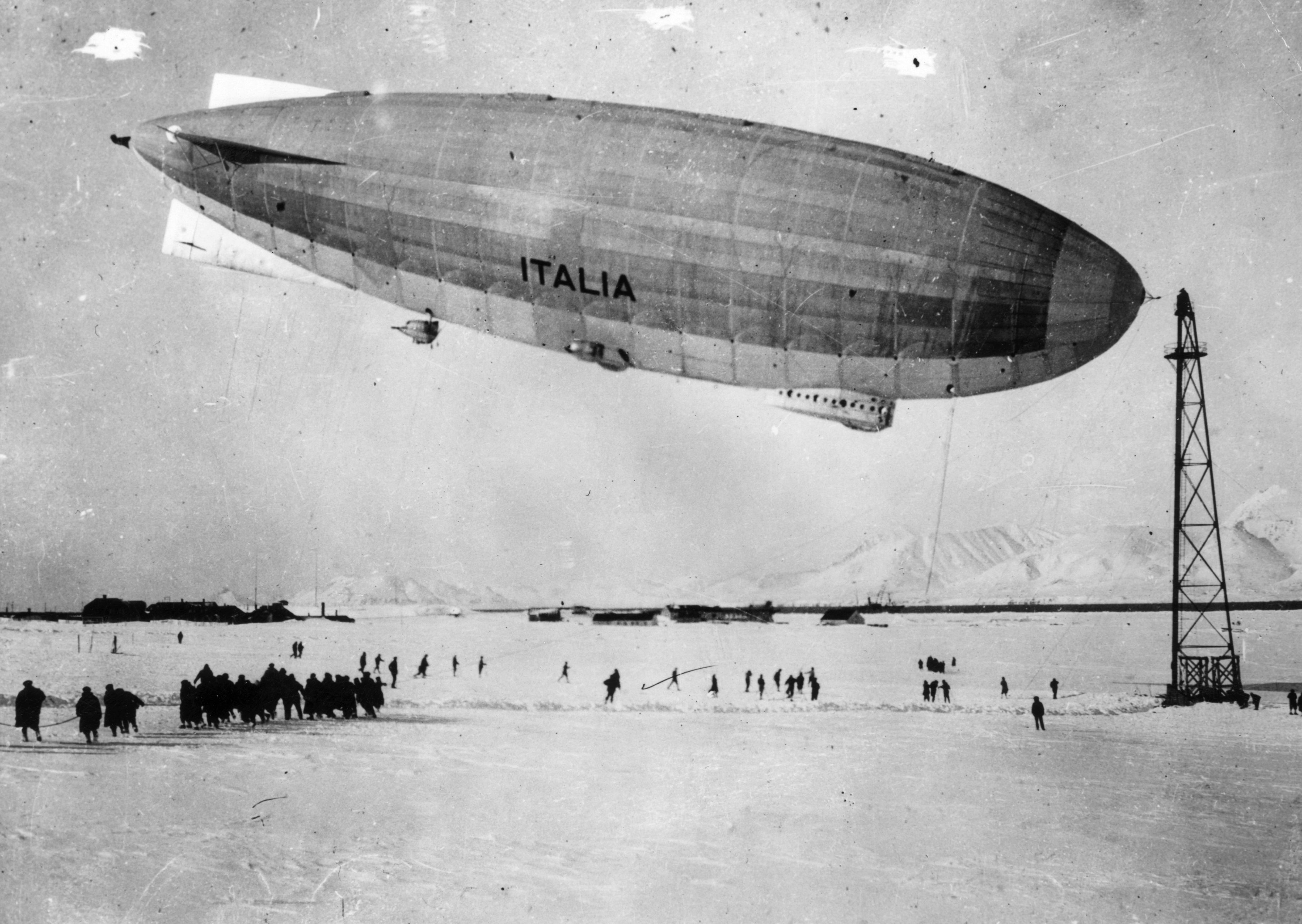 El primer dirigible voló el 9 de octubre de 1896 en el aeropuerto de Tempelhof (Alemania). Llegó a subir 400 metros y se mantuvo en el aire unos minutos.