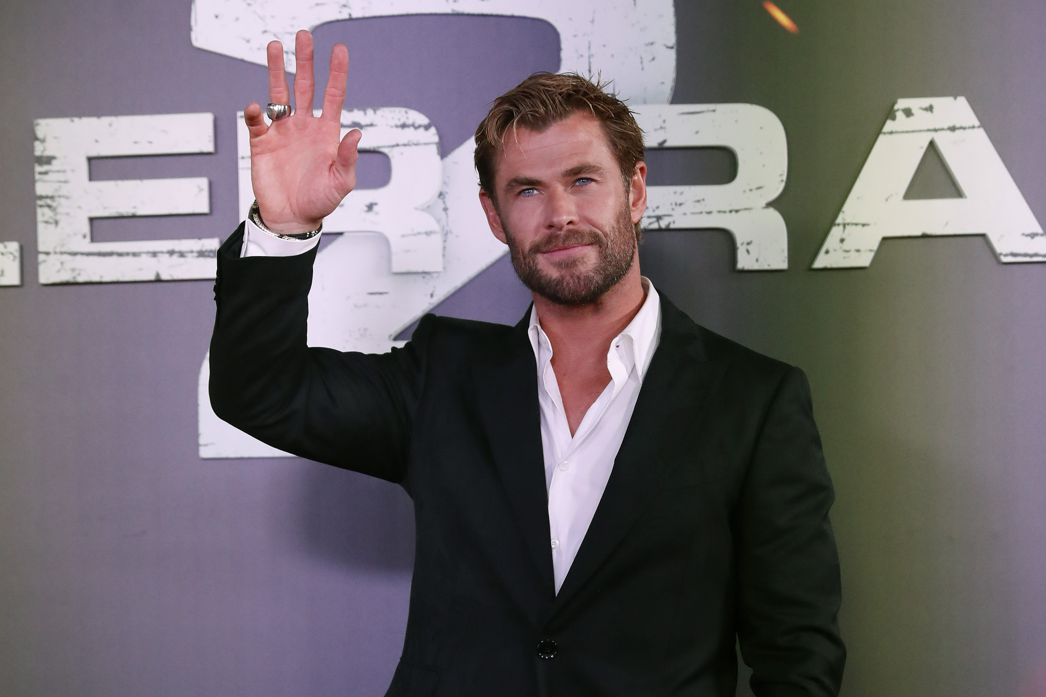 Chris Hemsworth Used to Bomb Auditions. Then This Mindset Shift Made Him a  Movie Star, and the Founder of a $200 Million Startup.