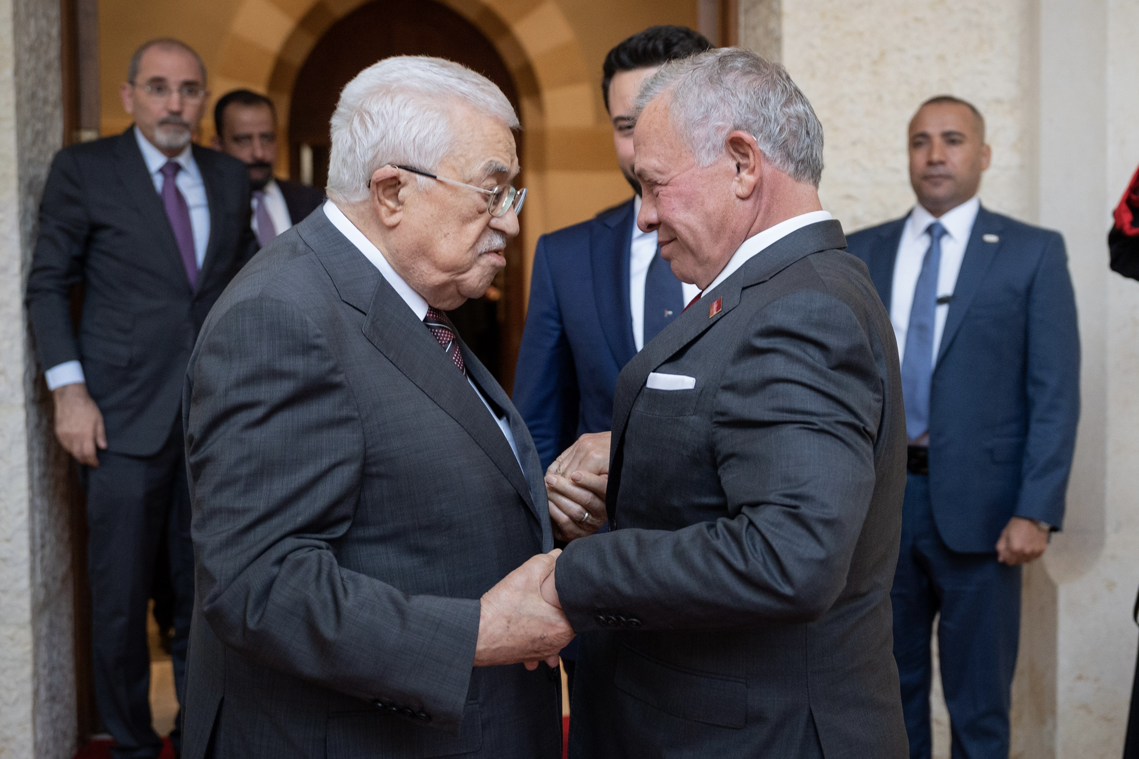 El presidente egipcio, Abdel Fatah al Sisi (izquierda), junto al rey Abdalá II de Jordania, en Petra este miércoles. 