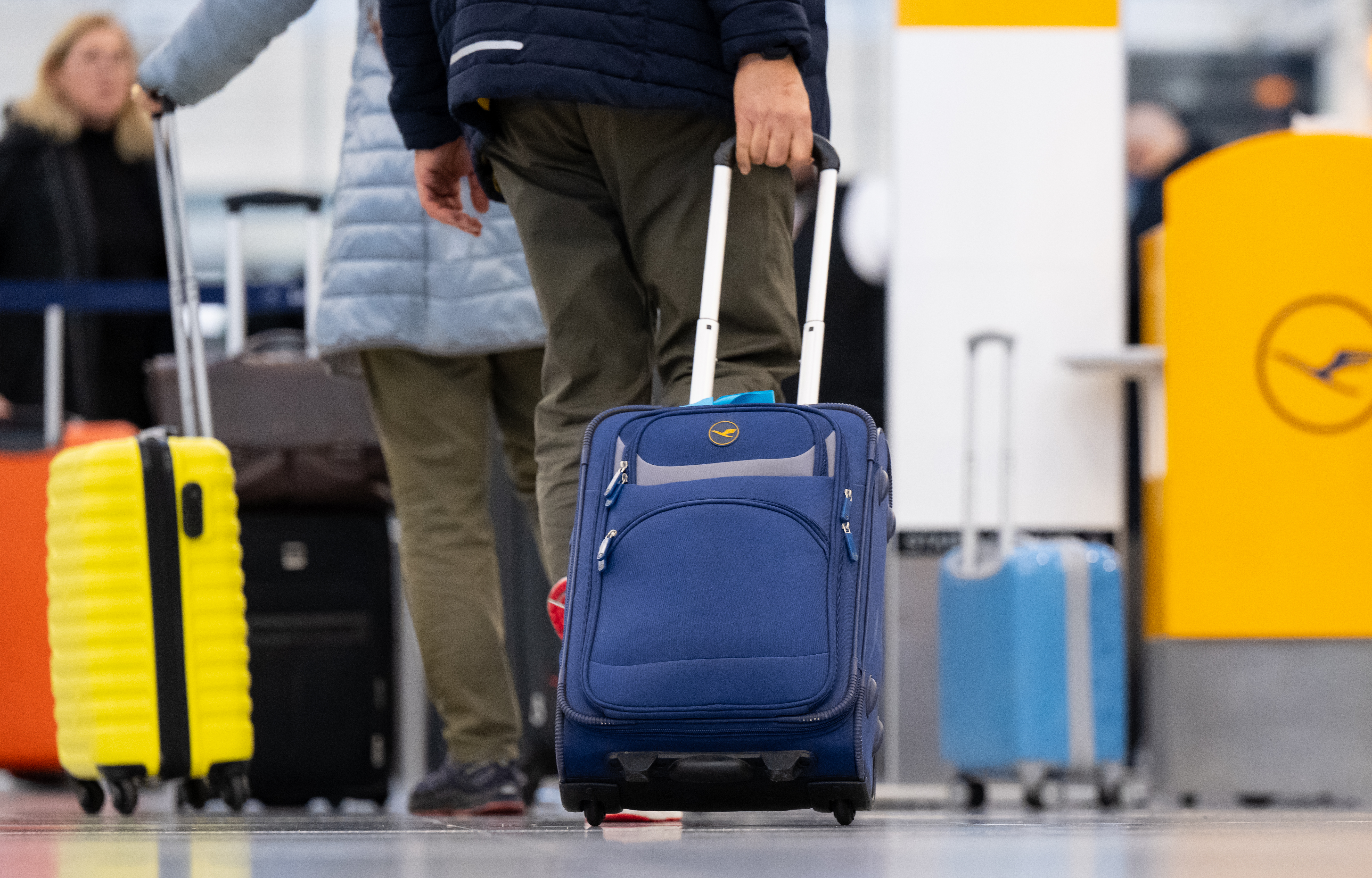 Vídeo | ¿Pueden las aerolíneas cobrar por el equipaje de mano? Preguntas y  respuestas si vas a viajar esta Semana Santa | Vídeos | EL PAÍS