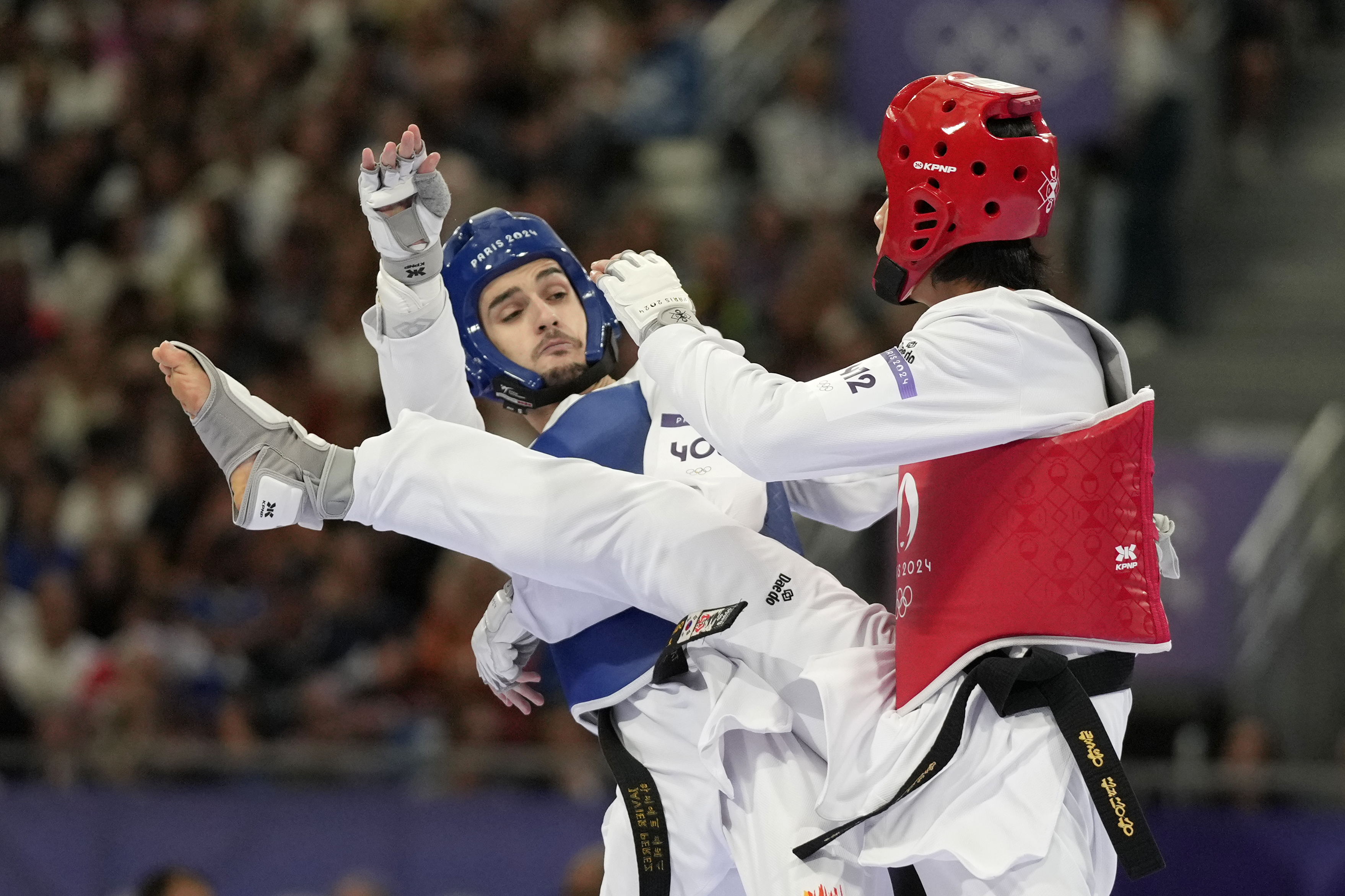 Spain's Javier Perez Polo competes with Thailand's Banlung Tubtimdang in a men's 68kg Taekwondo match during the 2024 Summer Olympics, at the Grand Palais, Thursday, Aug. 8, 2024, in Paris, France. (AP Photo/Andrew Medichini)