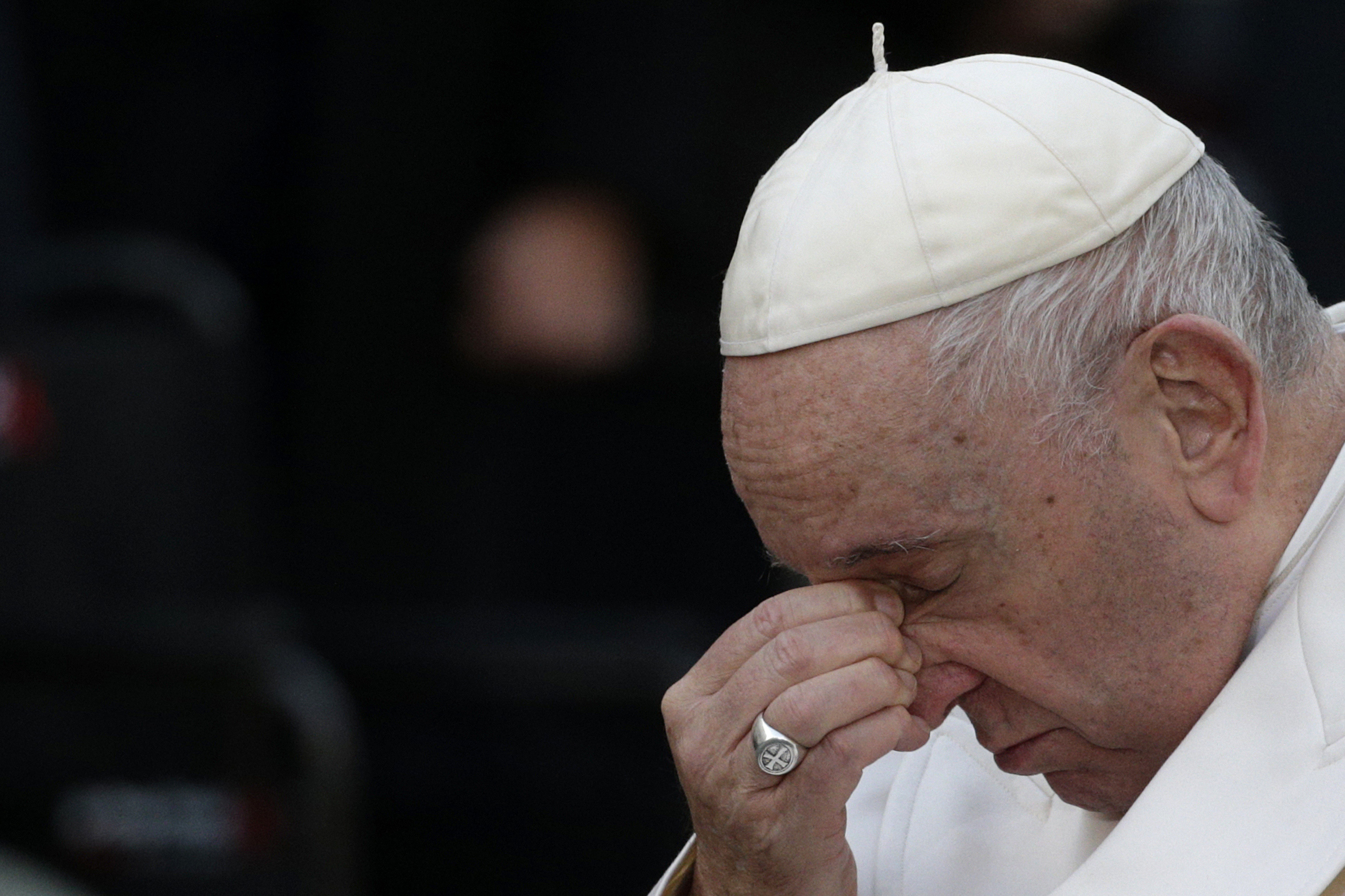 Las lágrimas del Papa Francisco por Ucrania ante la Inmaculada: “Hubiera  querido traer el agradecimiento del pueblo ucranio” | Vídeos | EL PAÍS