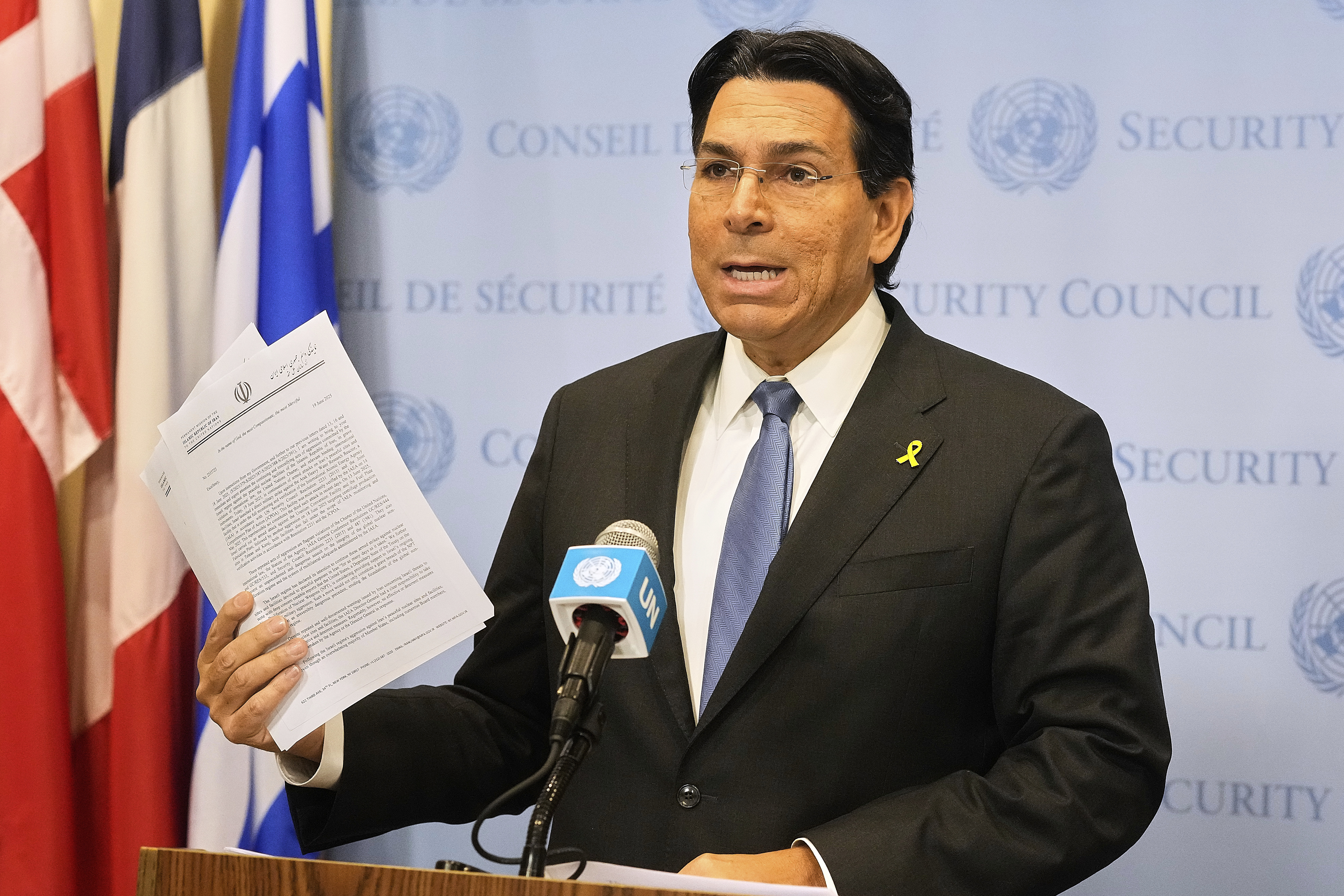 El embajador israelí ante la ONU, Danny Danon, comparece ante la prensa en la sede de las Naciones Unidas, en Nueva York, este viernes 20 de junio.