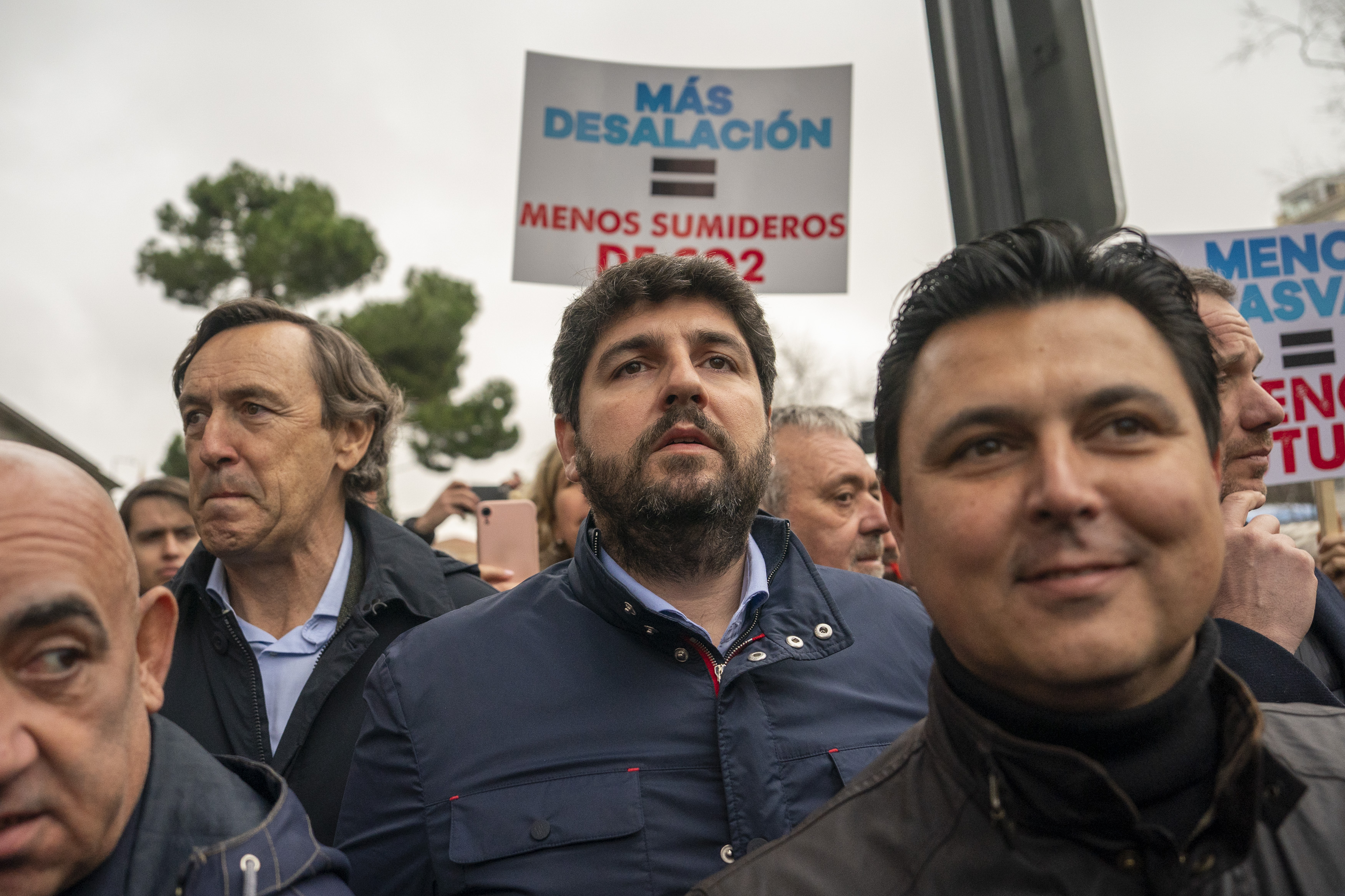 El presidente de la Región de Murcia Fernando López Miras, durante la protesta.