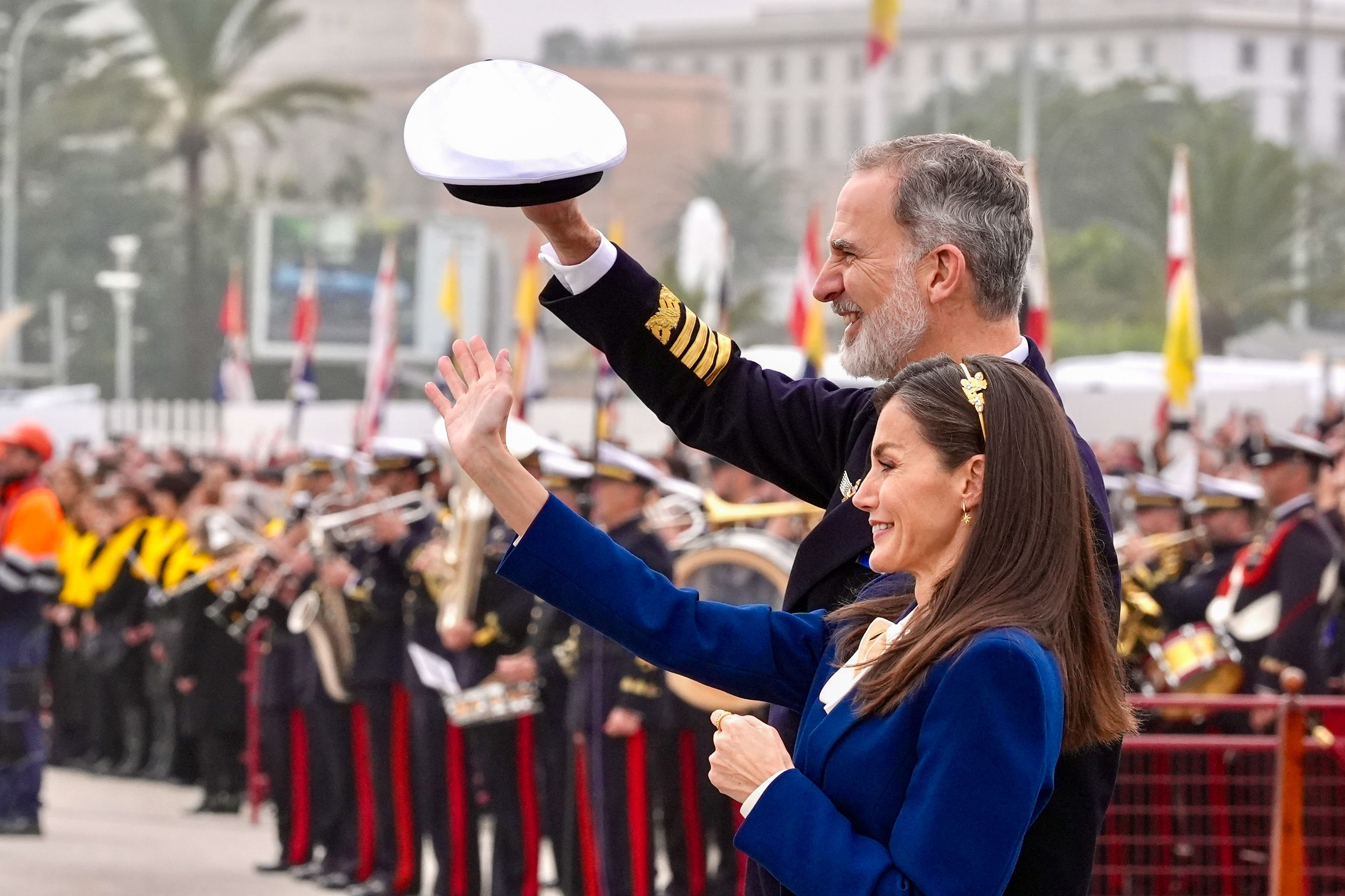 La partida de Leonor a bordo del Elcano, en imágenes