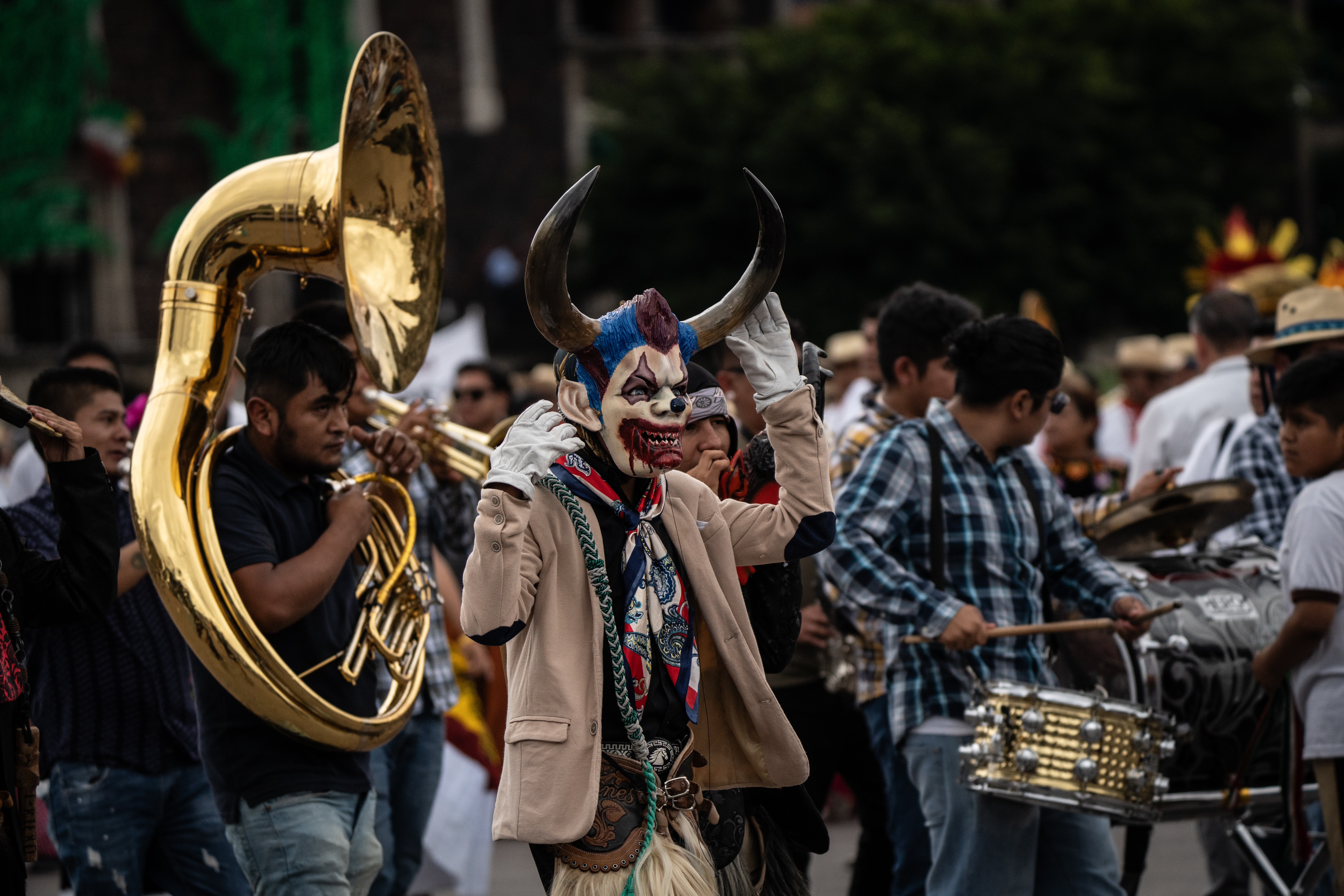 Asistentes a la entrega del bastón de mando a los nuevos ministros de la Suprema Corte de Justicia de la Nación, en el zócalo capitalino, en Ciudad de México, el 1 de septiembre de 2025.