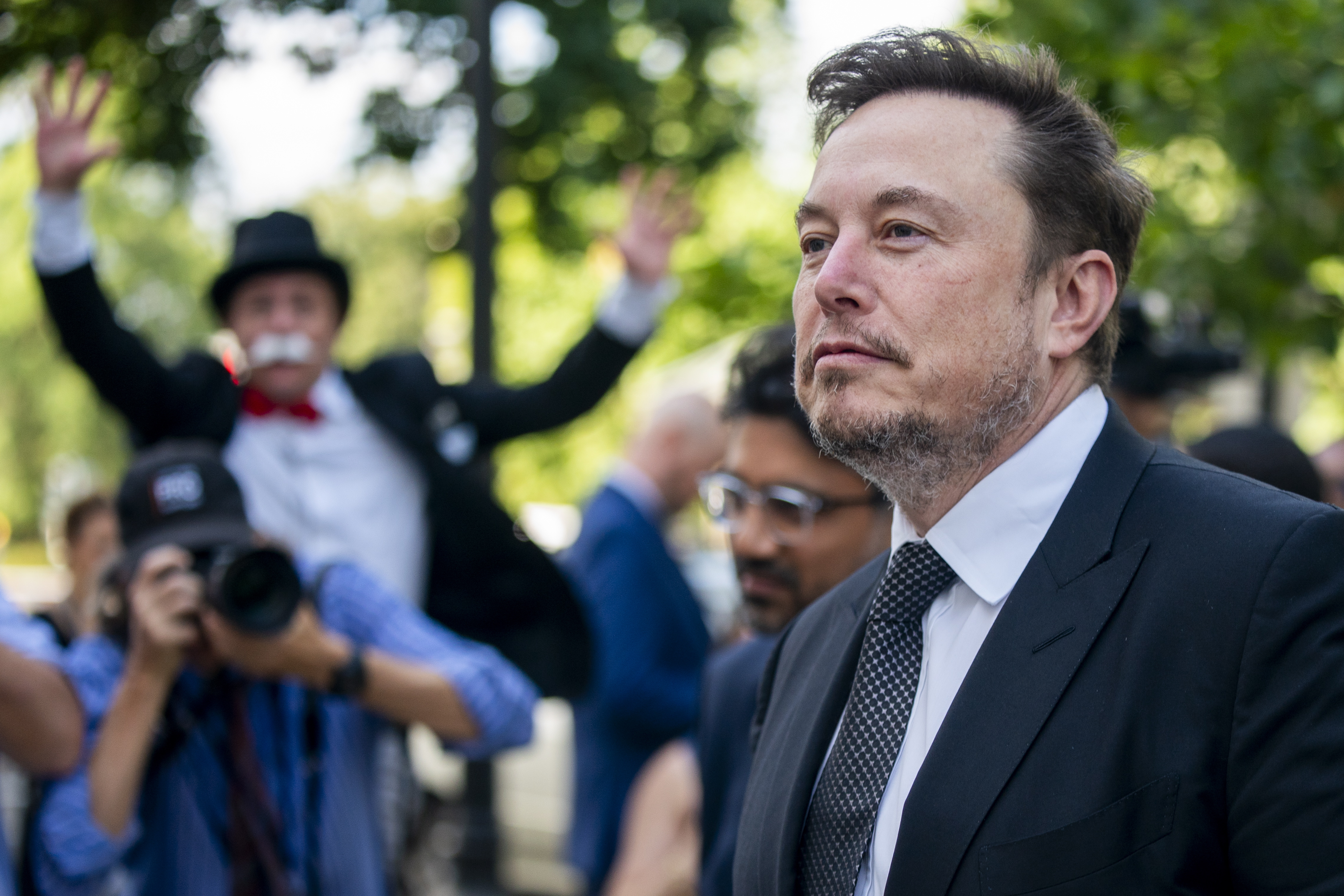 Elon Musk baraja cobrar una “pequeña mensualidad” a todos los usuarios de X