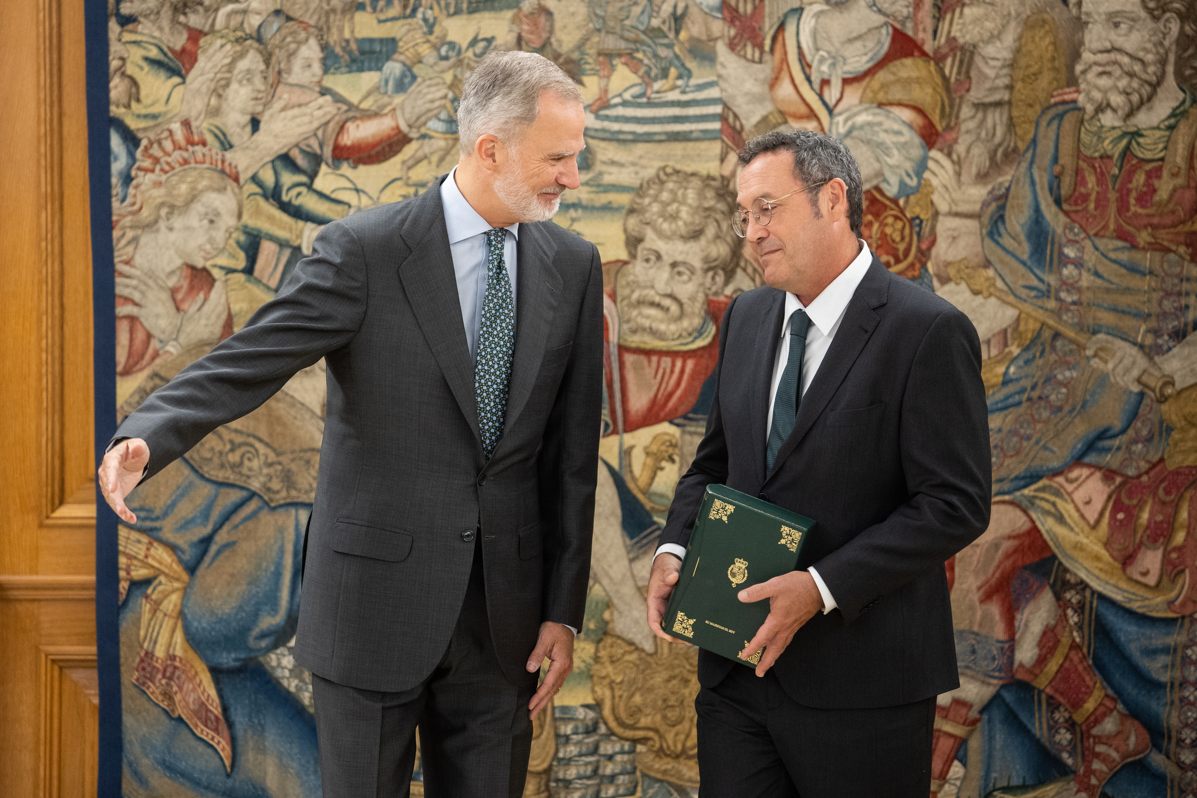 El Rey Felipe VI (i) recibe en audiencia al Fiscal General del Estado, Álvaro García Ortiz (d), en el Palacio de la Zarzuela. a 3 de septiembre de 2025, en Madrid (España). El Fiscal General del Estado hace entrega a Don Felipe de la Memoria Anual de la Institución correspondiente a 2024, que recoge la actividad del Ministerio Fiscal desarrollada durante el año inmediatamente anterior al de su publicación, así como la evolución de la criminalidad, la prevención del delito y las reformas convenientes para una mayor eficacia de la Justicia.
03 SEPTIEMBRE 2025;REY;AUDIENCIA;FISCAL GENERAL DEL ESTADO;ÁLVARO GARCÍA ORTIZ;MADRID;PALACIO DE LA ZARZUELA
Alejandro Martínez Vélez / Europa Press
03/09/2025