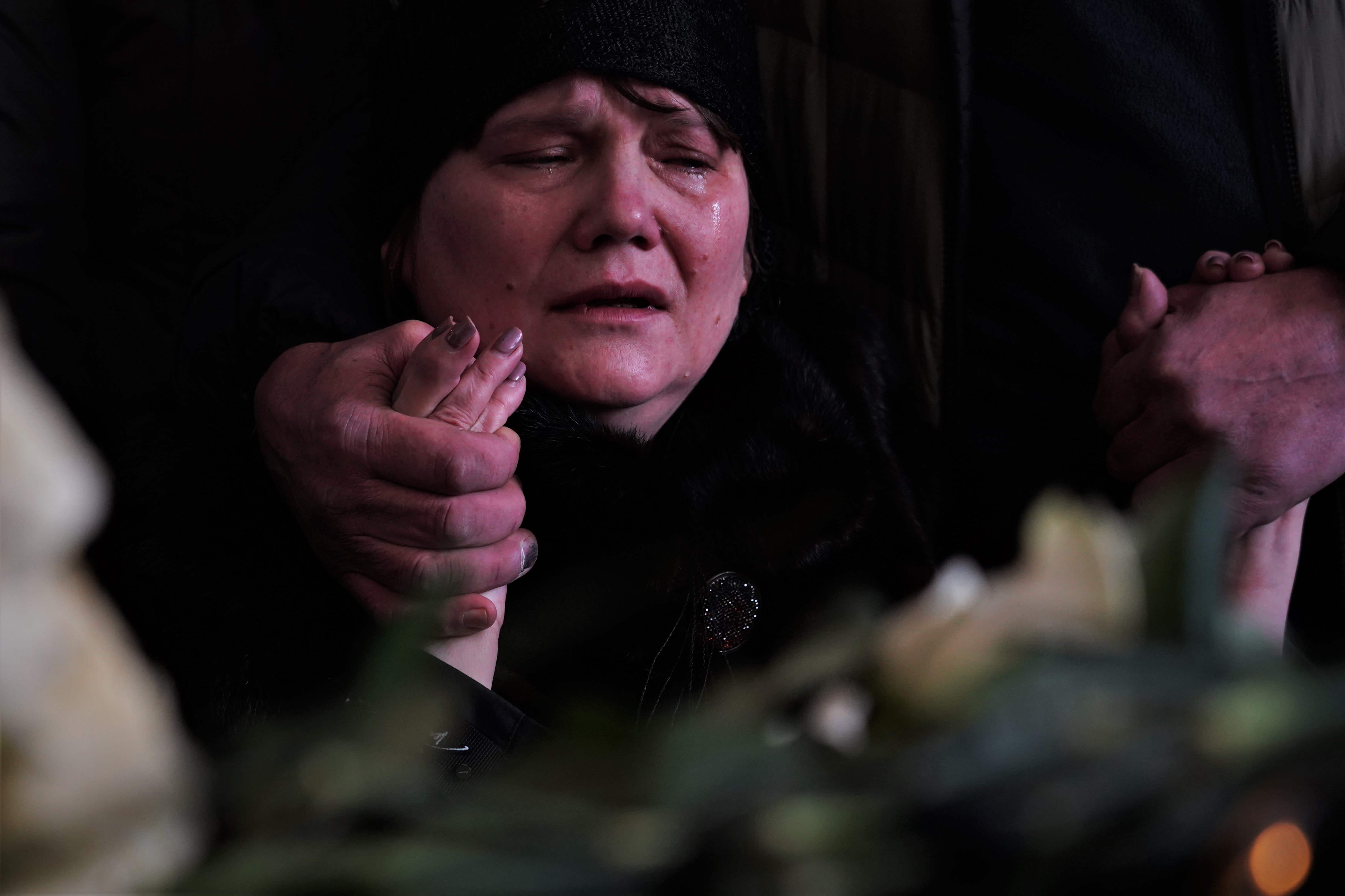 Olena, durante o funeral de sua filha Yana, nesta terça-feira na cidade de Vinnitsia.