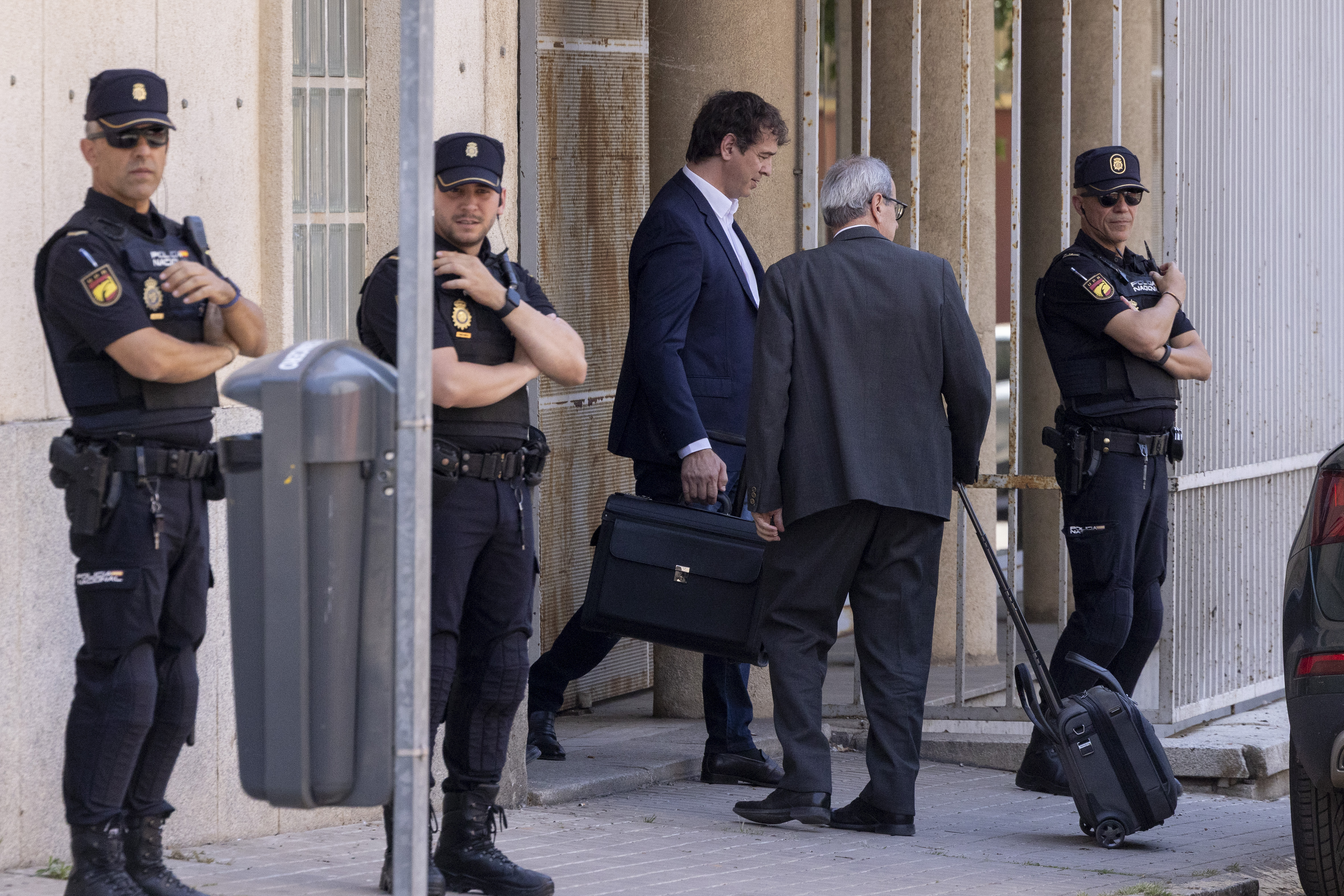 La Fiscalía ve prescrito uno de los delitos por los que el hermano de  Sánchez se sienta en el banquillo | España | EL PAÍS