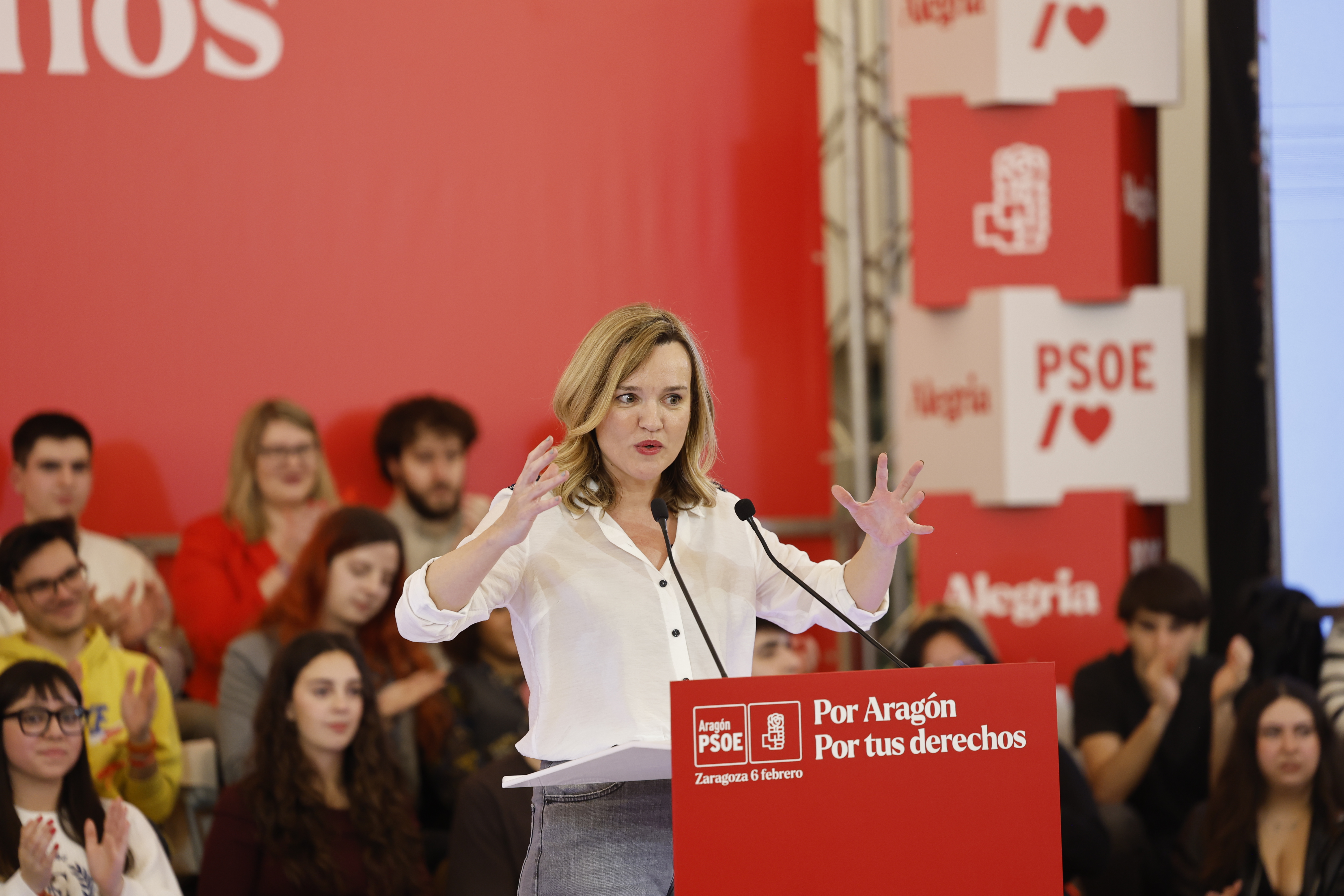 06/02/2026.- La candidata del PSOE a la Presidencia de Aragón, Pilar Alegría, interviene durante un acto de campaña celebrado en Zaragoza este viernes.