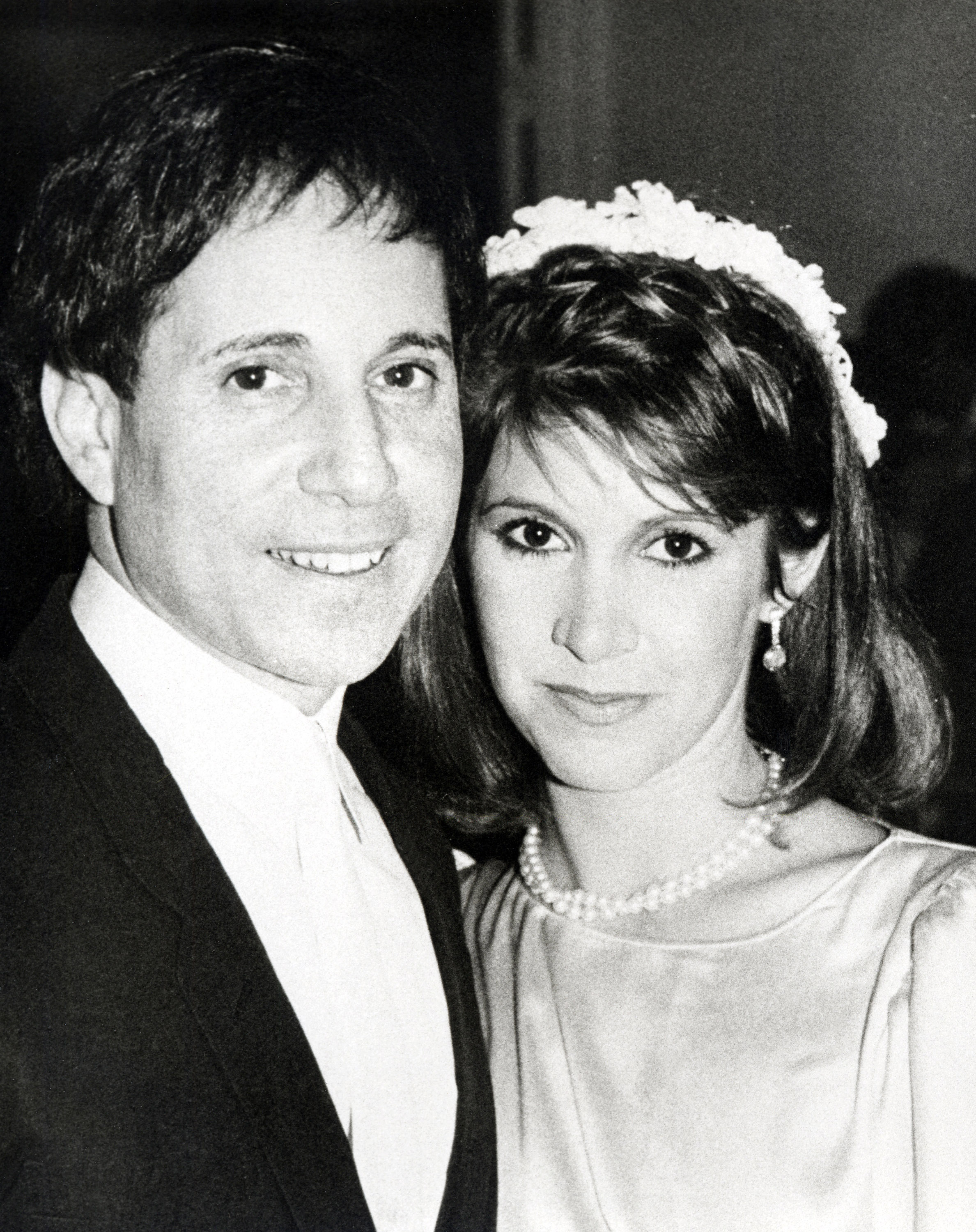 The forgotten marriage of Carrie Fisher and Paul Simon: 11 months of  screaming, depression, fame and drugs | People | EL PAÍS English