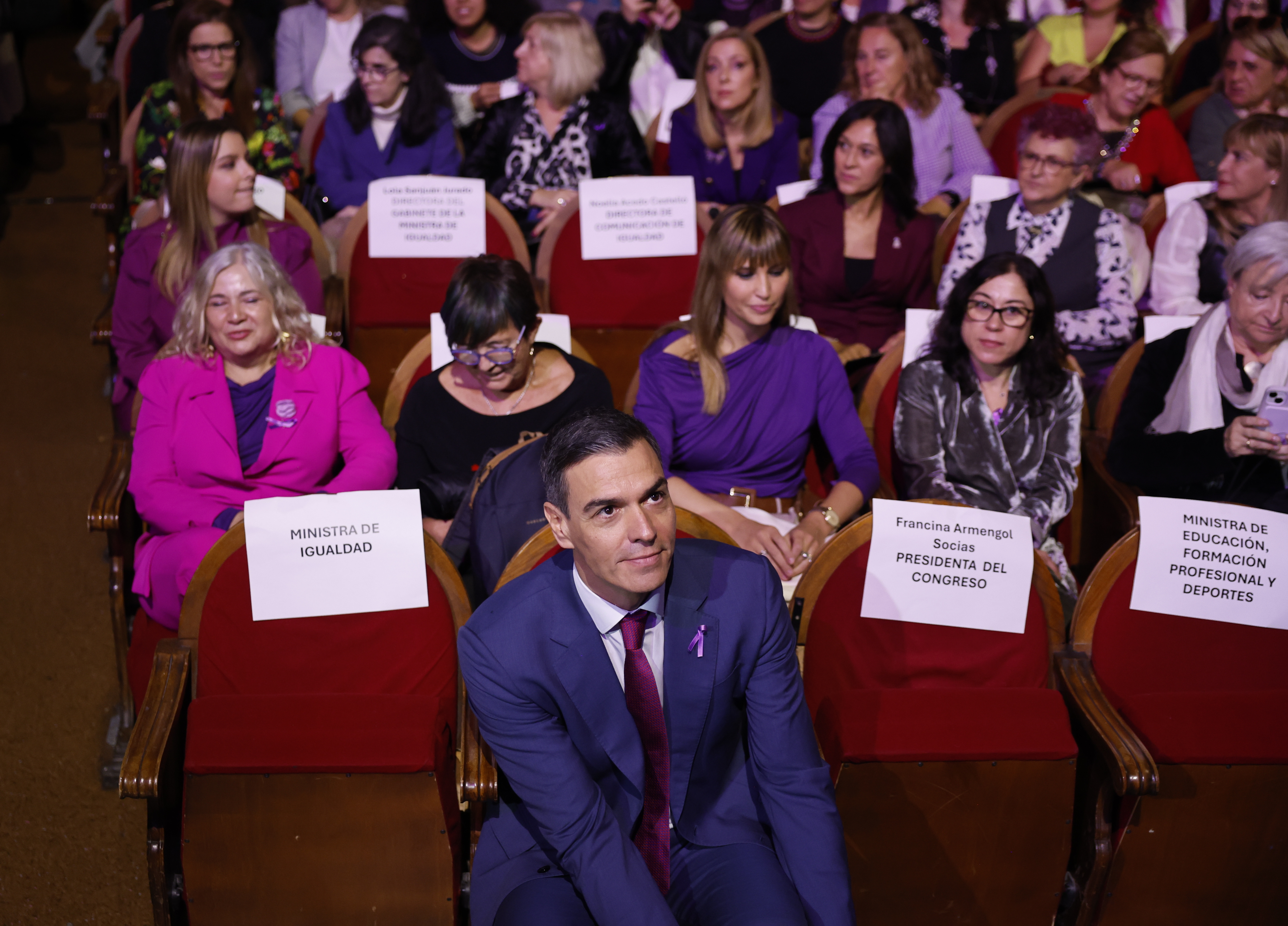 Pedro Sánchez, durante el acto con motivo del Día Internacional para la Eliminación de la Violencia contra las Mujeres, en el Teatro Pavón, Madrid. Foto de Samuel Sánchez