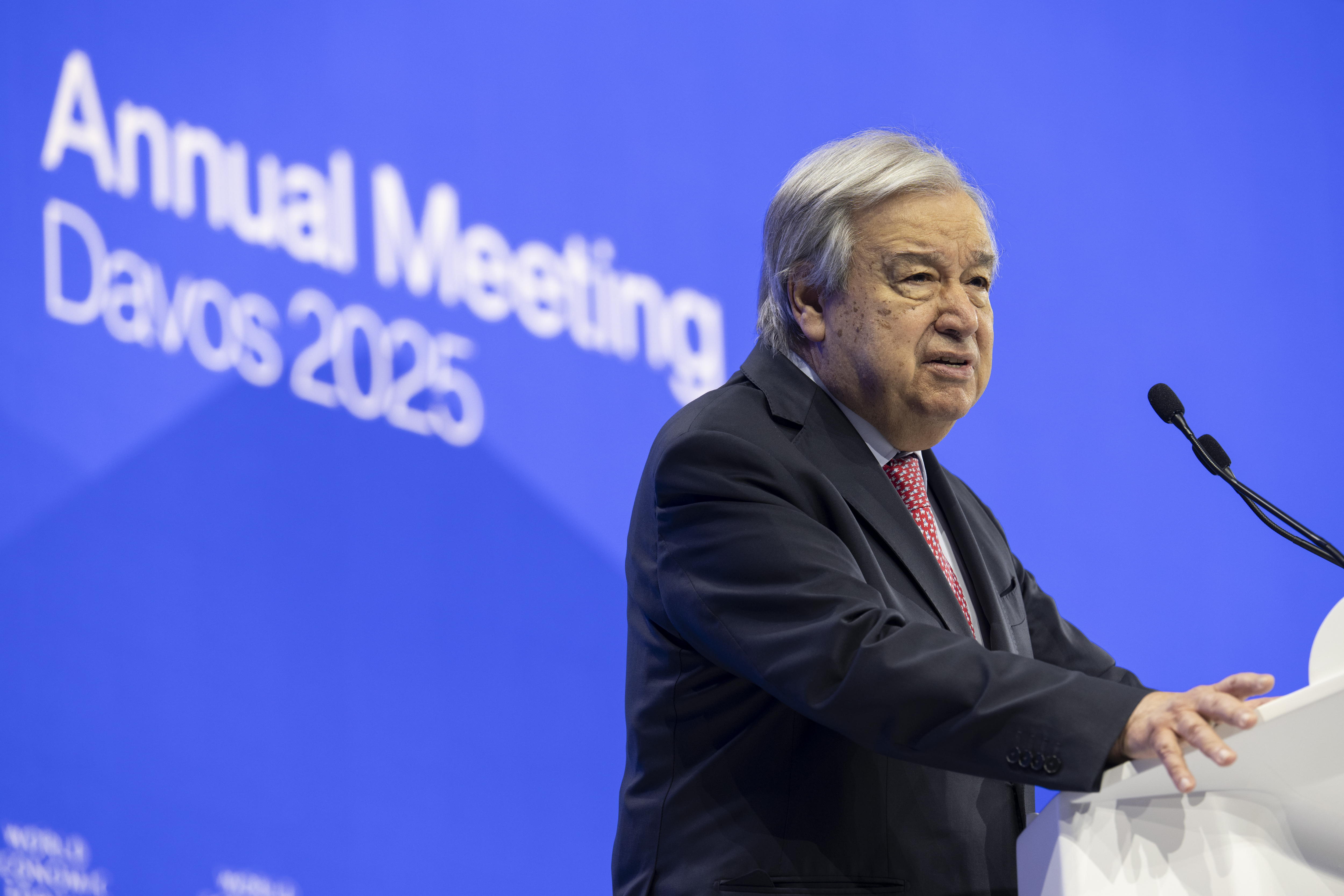 Davos (Switzerland), 22/01/2025.- Secretary-General of the United Nations Antonio Guterres speaks during a panel session at the 55th annual meeting of the World Economic Forum (WEF) in Davos, Switzerland, 22 January 2025. The World Economic Forum's annual meeting gathers entrepreneurs, scientists, and corporate and political leaders in Davos from 20 to 24 January. (Suiza) EFE/EPA/LAURENT GILLIERON
