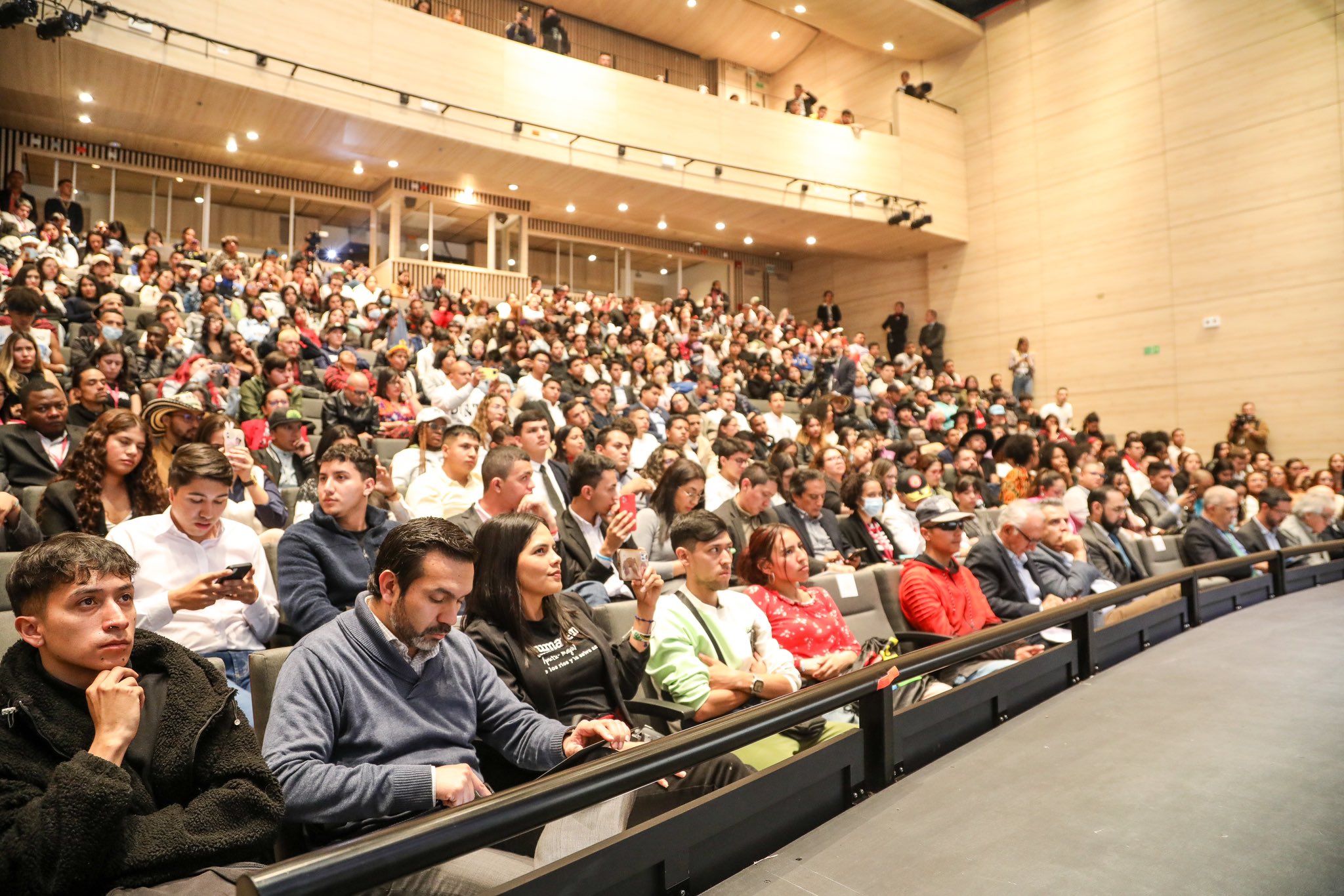 Los consejeros de Juventud con Petro en una reunión tensa | EL PAÍS América Colombia