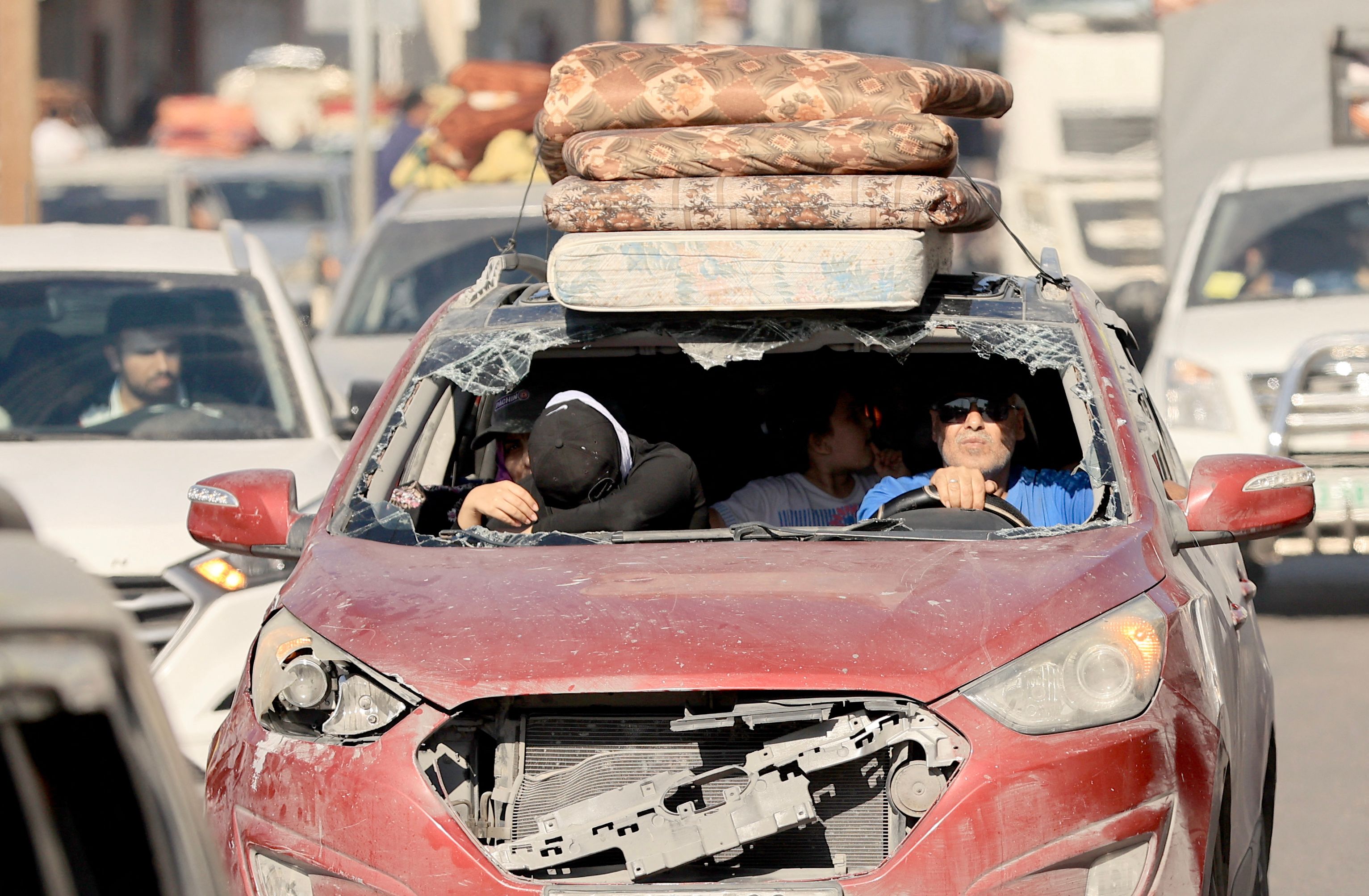 Decenas de miles de civiles huyen al sur de Gaza tras la amenaza de invasión