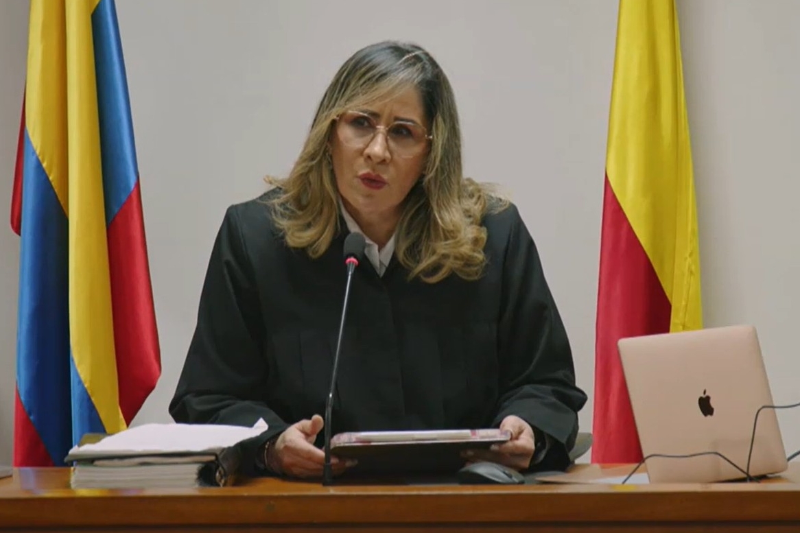 La jueza Sandra Liliana Heredia durante la lectura del veredicto del juicio contra el expresidente colombiano Álvaro Uribe, el 28 de julio de 2025.