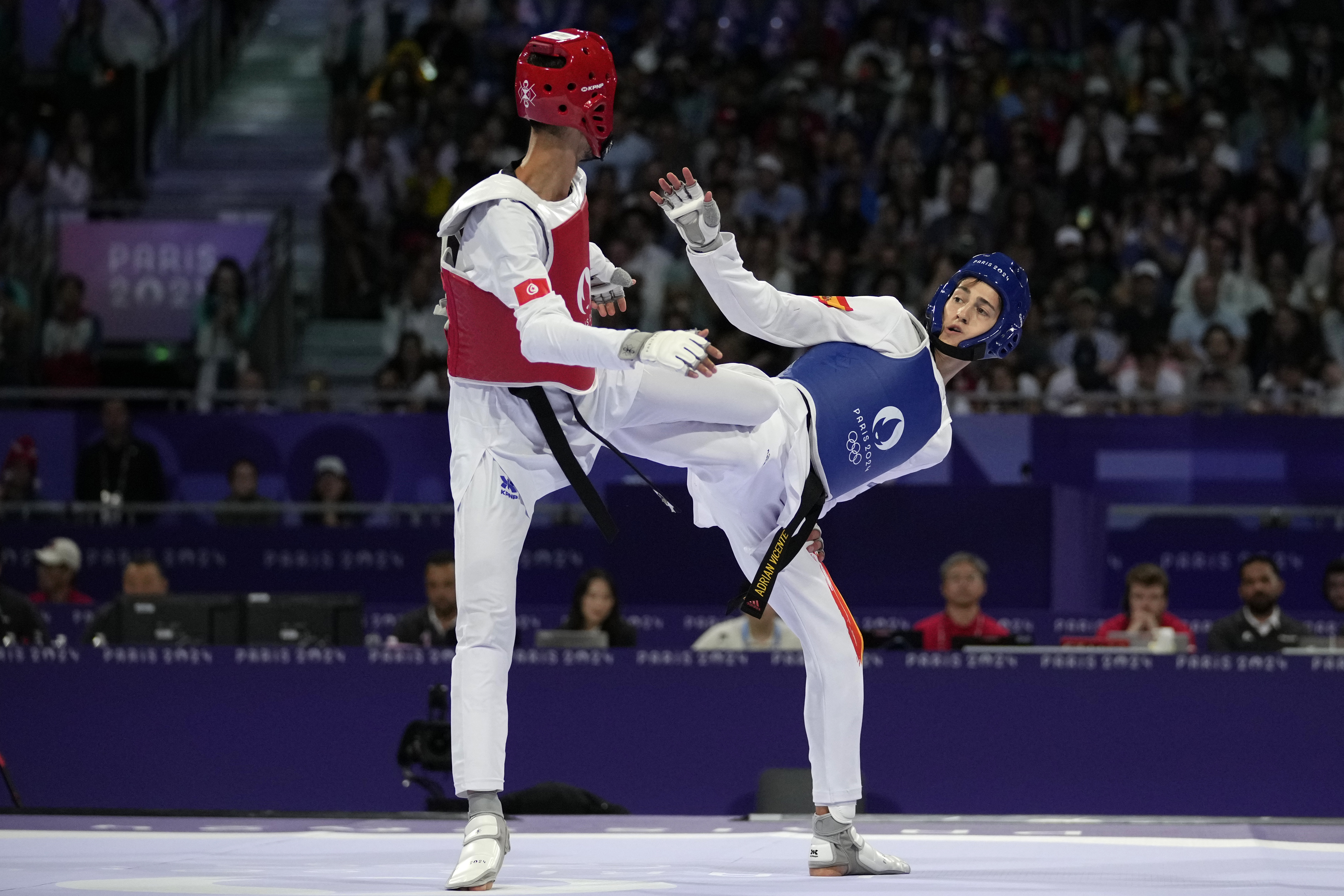 Spain's Adrian Vicente Yunta competes with Tunisia's Mohamed Khalil Jendoubi in a men's 58kg Taekwondo bronze final match during the 2024 Summer Olympics, at the Grand Palais, Wednesday, Aug. 7, 2024, in Paris, France. (AP Photo/Andrew Medichini)