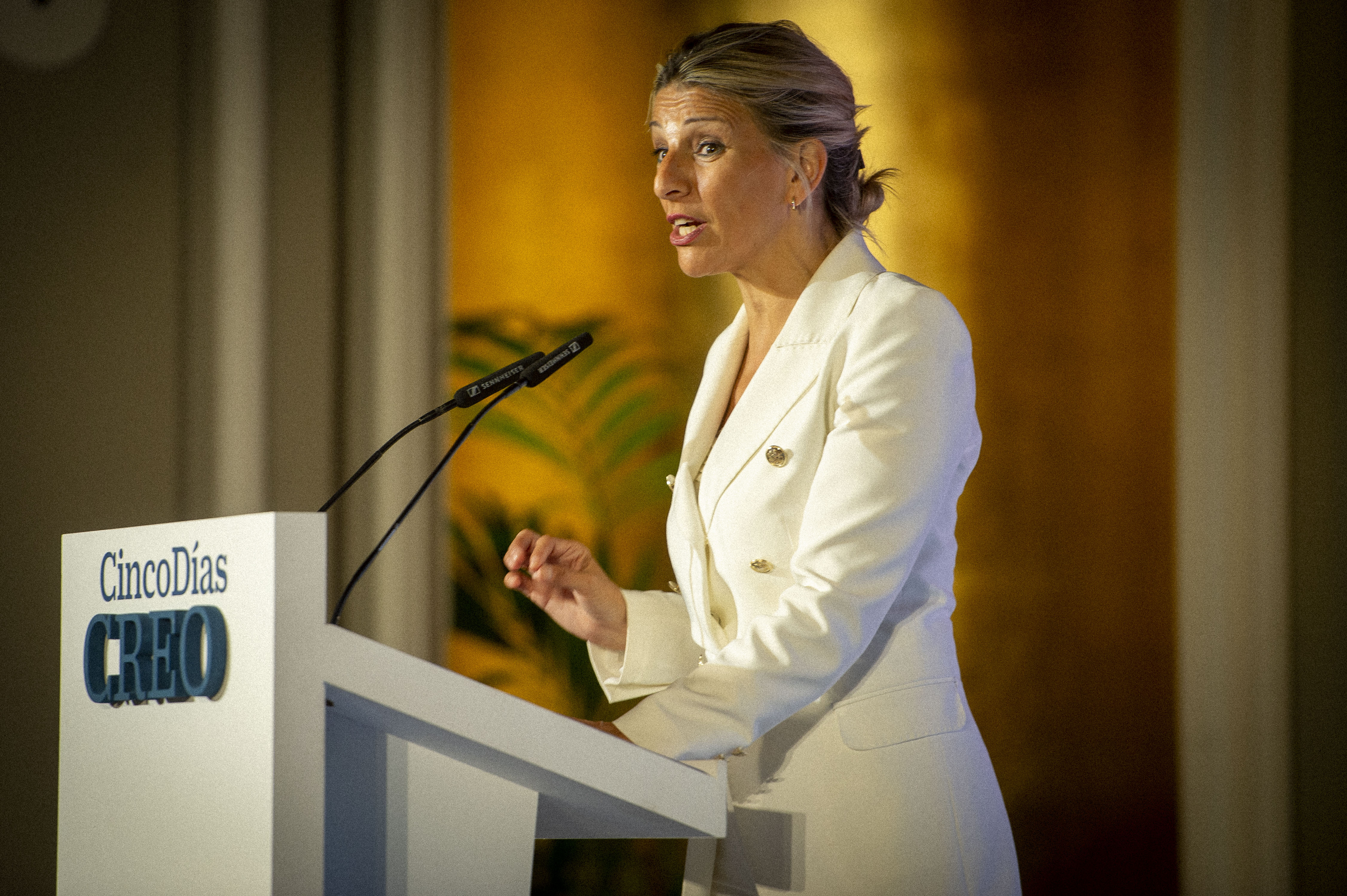 La vicepresidenta segunda del Gobierno y ministra de Trabajo, Yolanda Díaz, durante su intervención en el Foro CREO CInco Dias. Foto: JUAN BARBOSA