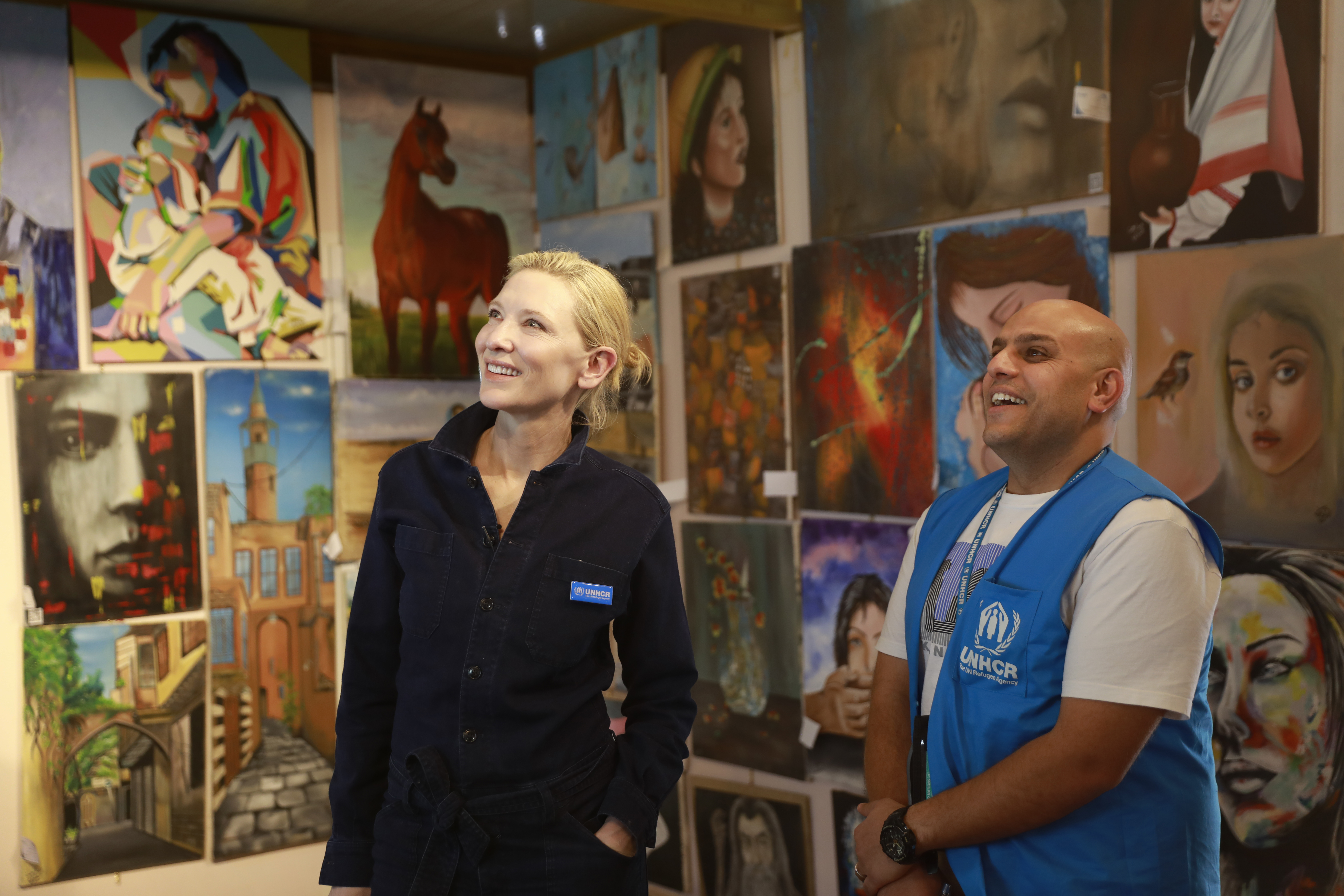 Cate Blanchette, em 26 de abril, na casa de um refugiado sírio no campo de Zaatari, na Jordânia.