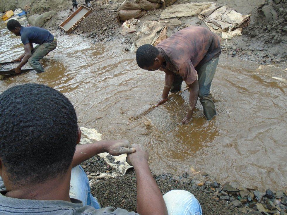 El libro Rojo Cobalto es un relato sesgado de lo que ocurre en las minas  del Congo