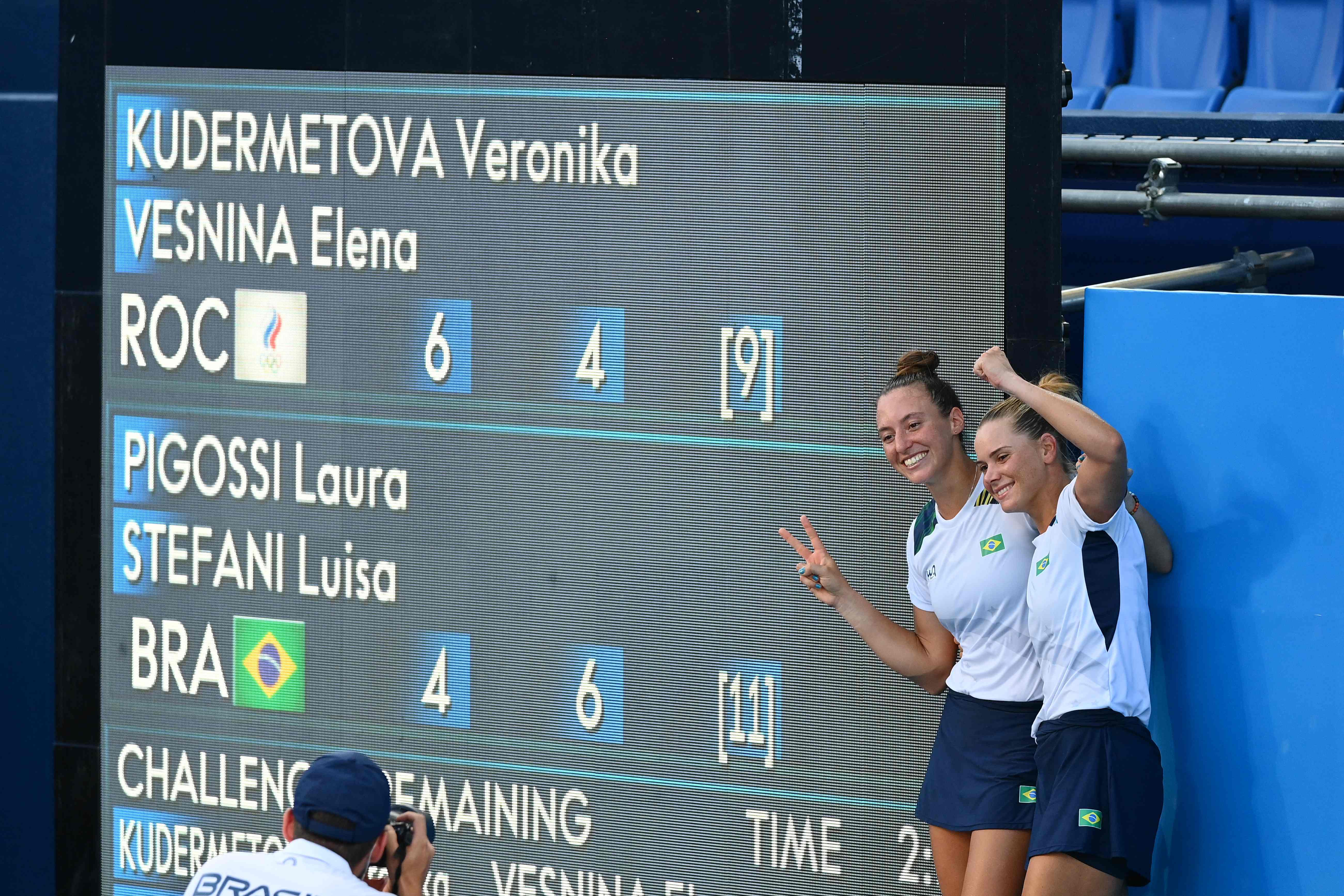 Em jogo tenso, Stefani e Pigossi viram sobre checas e vão às quartas em  Tóquio