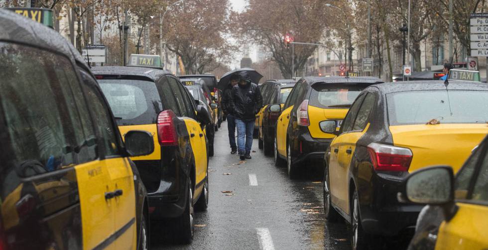 Varapalo al taxi: la justicia europea rechaza la limitación de las licencias a las VTC