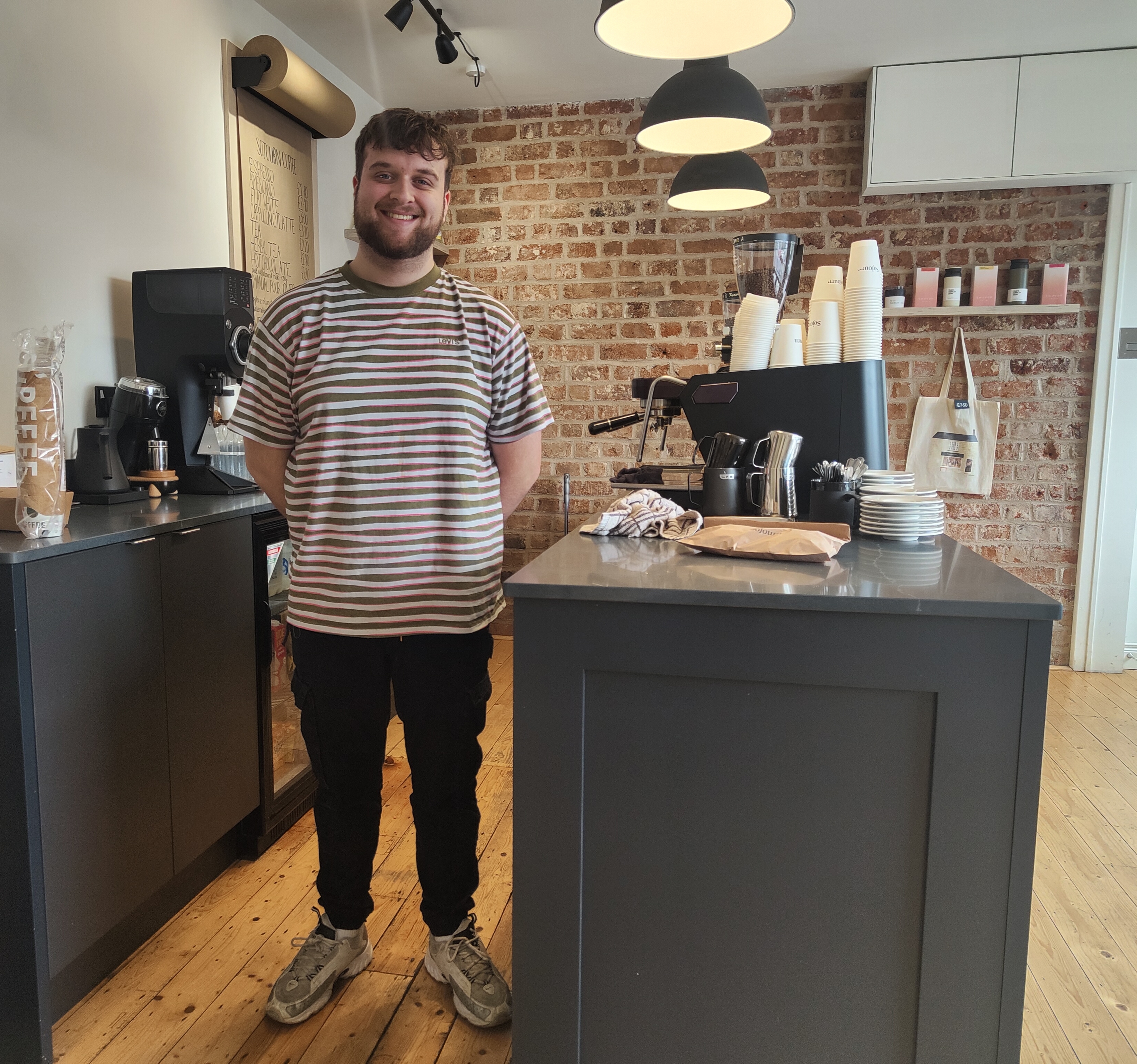 Ben, dono do Cafe Soujourn, em Armagh.