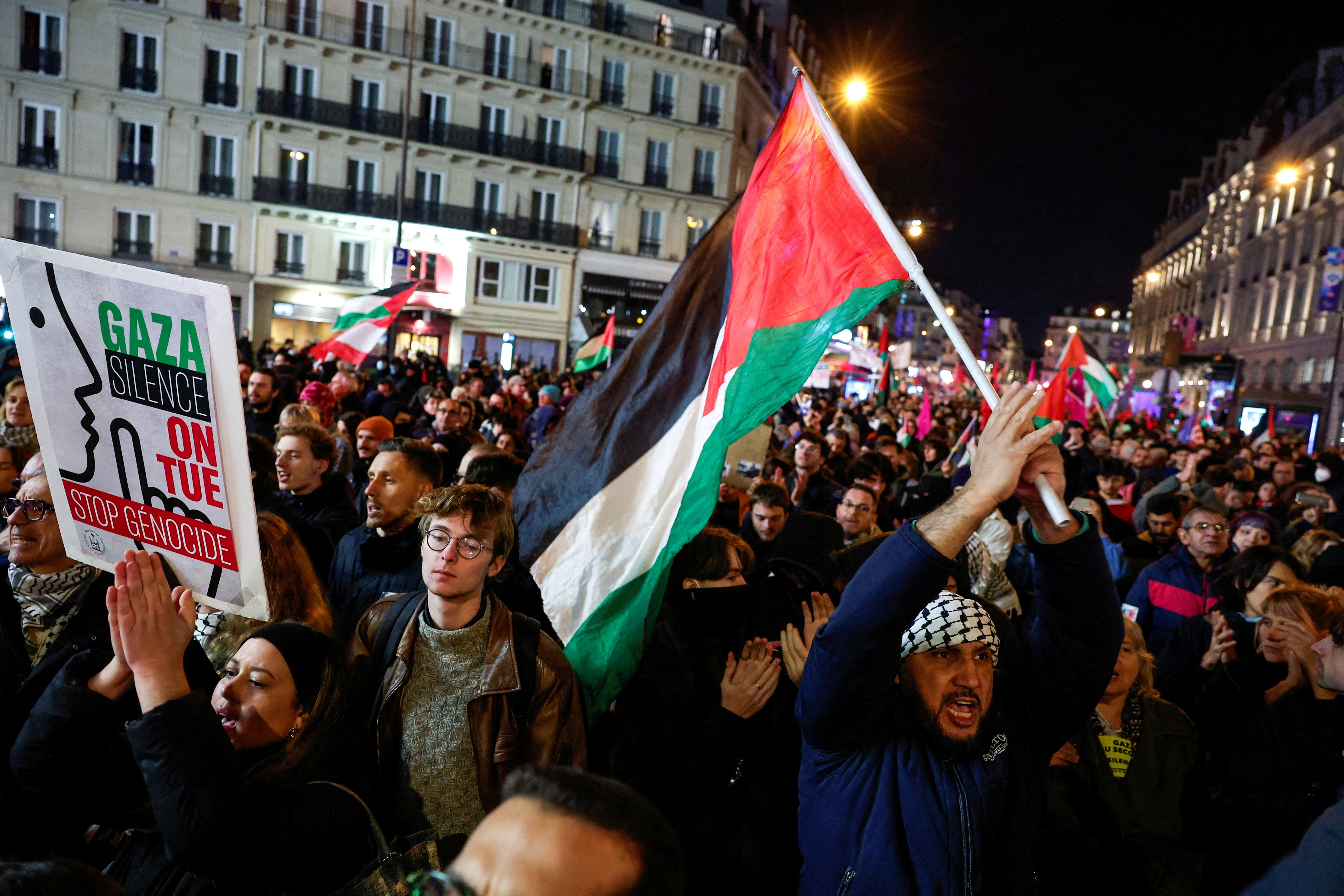 People attend a demonstration in support of Palestinians, ahead of UEFA Nations League France-Israel soccer match, amid the ongoing conflict between Israel and Hamas in Gaza and the hostilities between Hezbollah and Israeli forces, in Paris, France, November 13, 2024. REUTERS/Gonzalo Fuentes