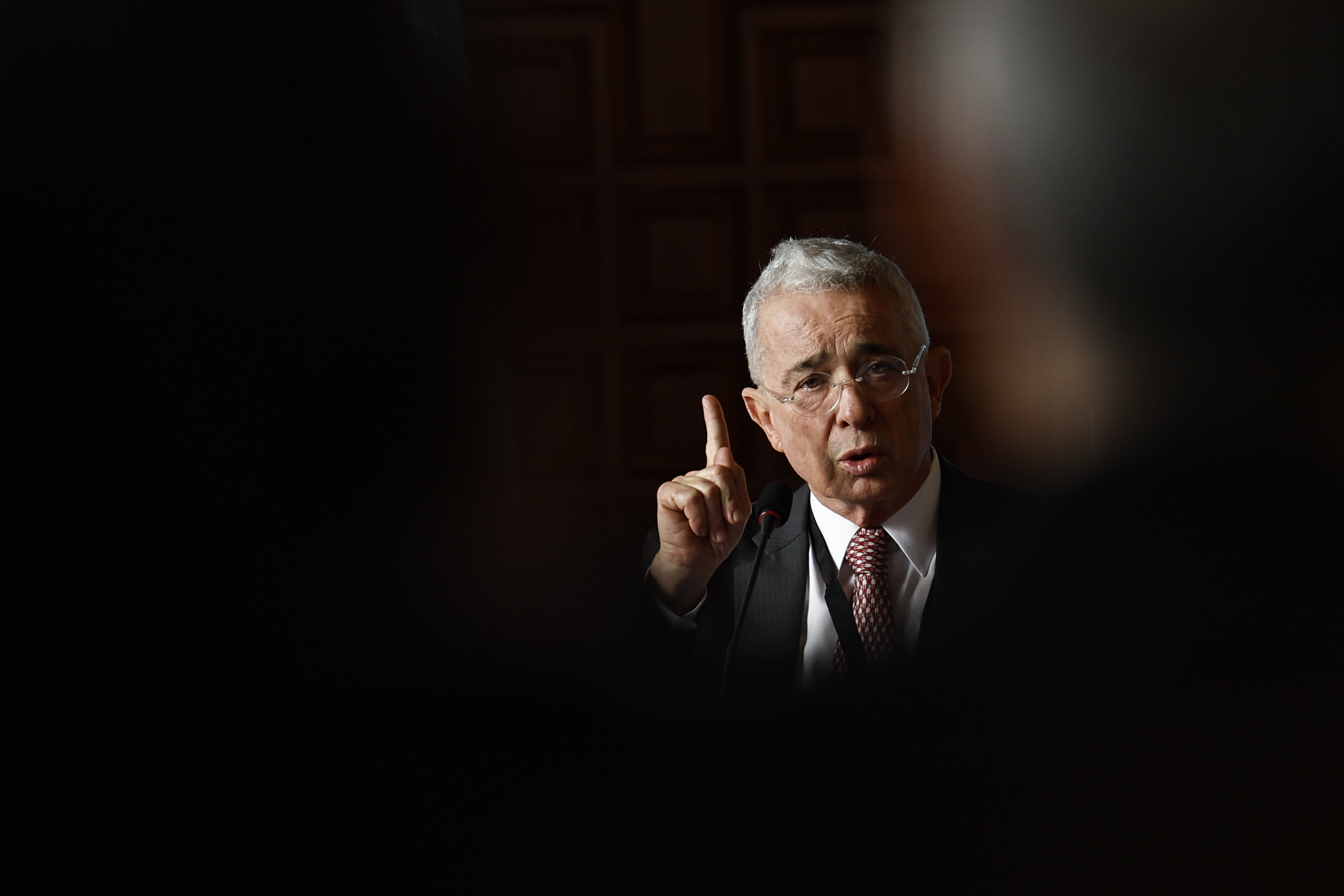 Álvaro Uribe asegura que será llamado a juicio por presunta manipulación de testigos