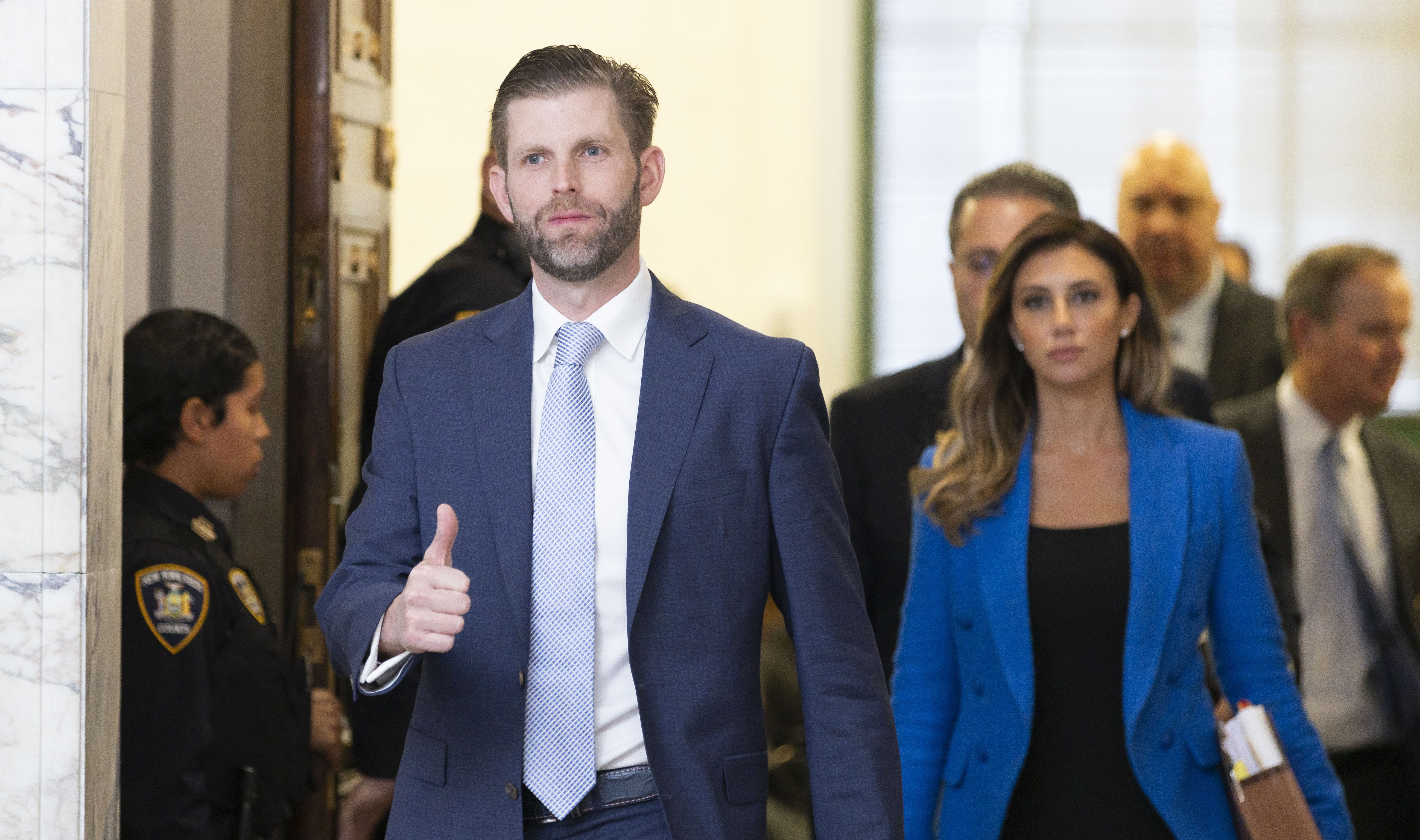 Los dos hijos mayores de Trump comparecen en el juicio civil por fraude contra el emporio familiar