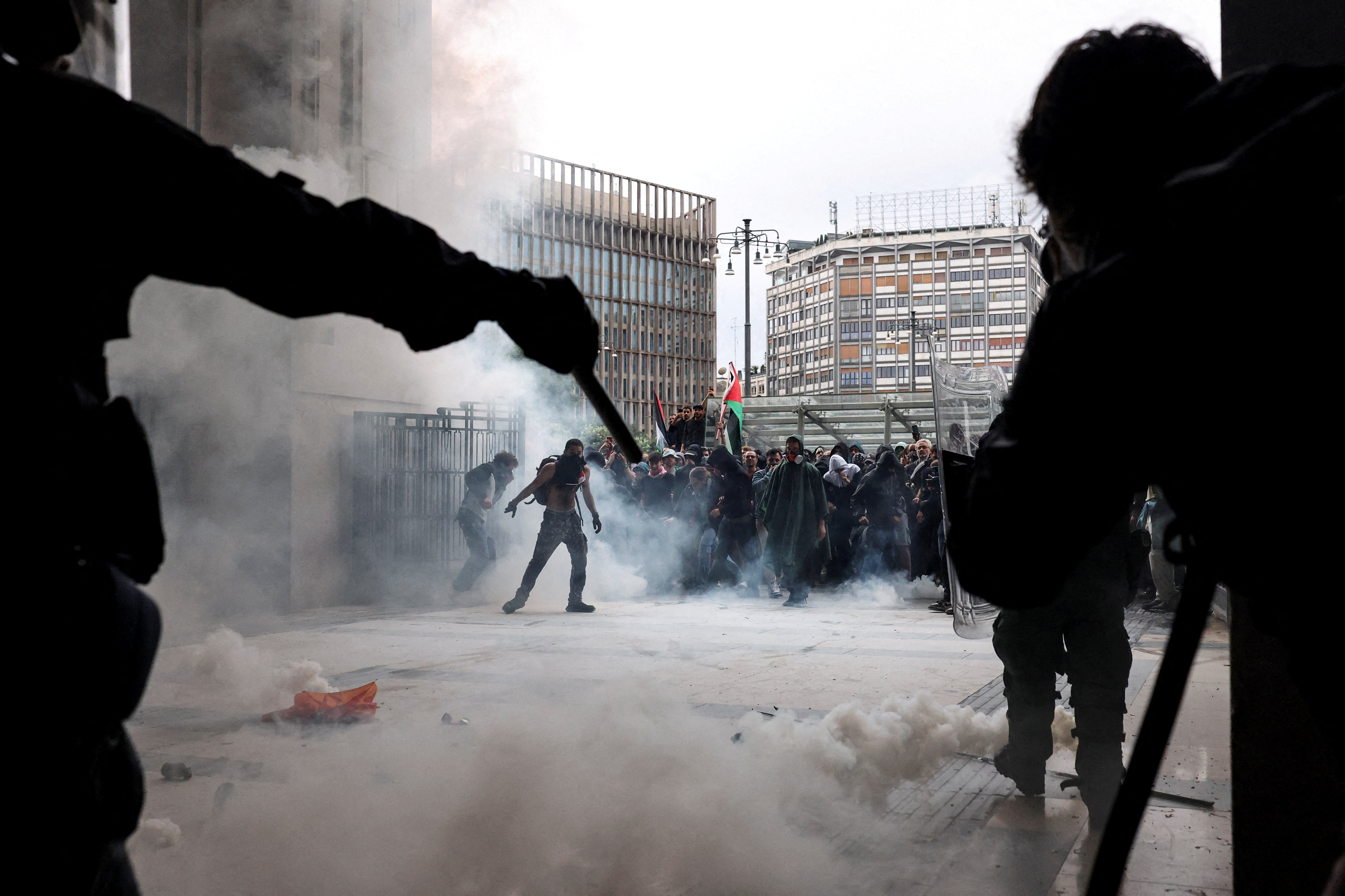 Smoke rises at Milano Centrale railway station as police officers clash with protesters during a demonstration that is part of a nationwide "Let's Block Everything" protest in solidarity with Gaza, with activists also calling for a halt to arms shipments to Israel, in Milan, Italy September 22, 2025. REUTERS/Claudia Greco     TPX IMAGES OF THE DAY     