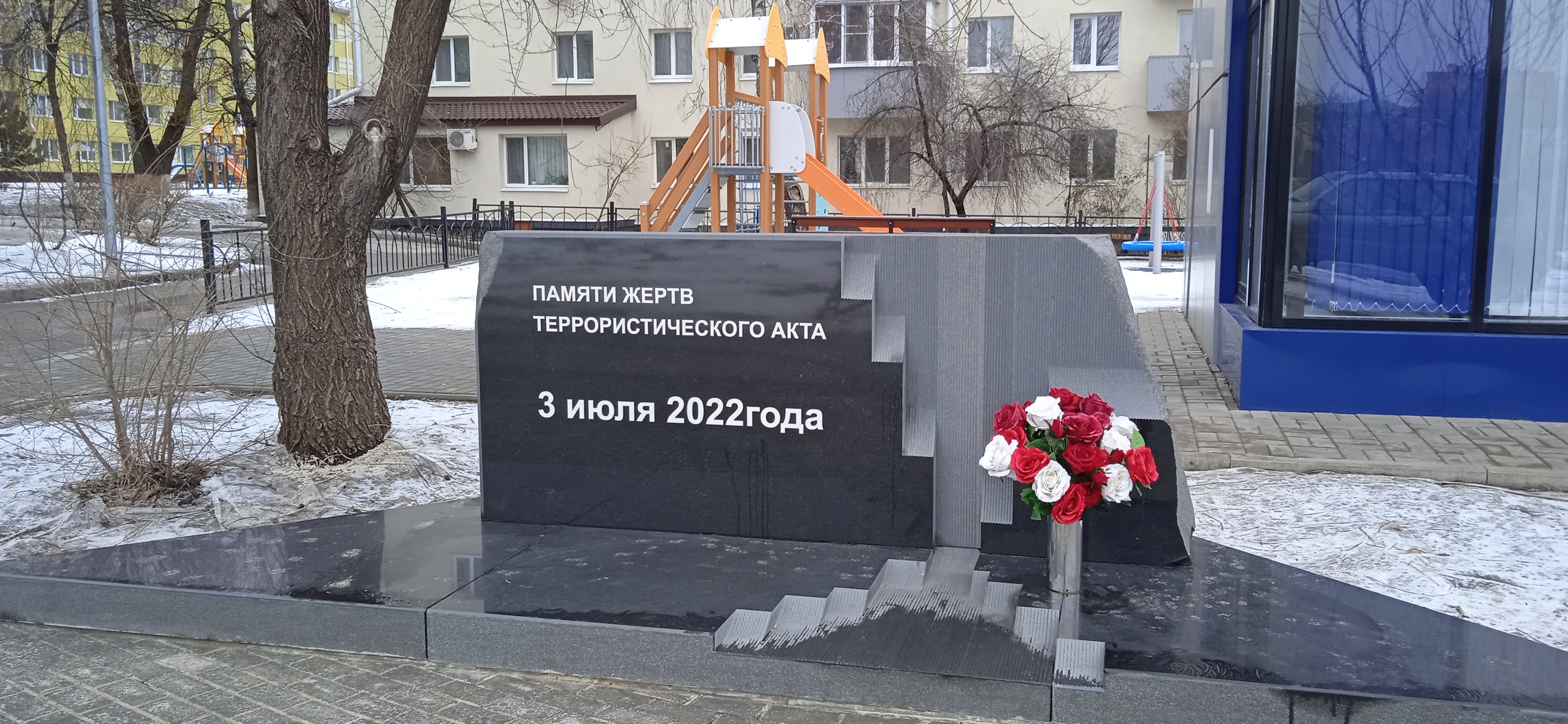 Monumento em Belgorod às cinco pessoas que morreram após o ataque sofrido na cidade em 3 de julho de 2022.