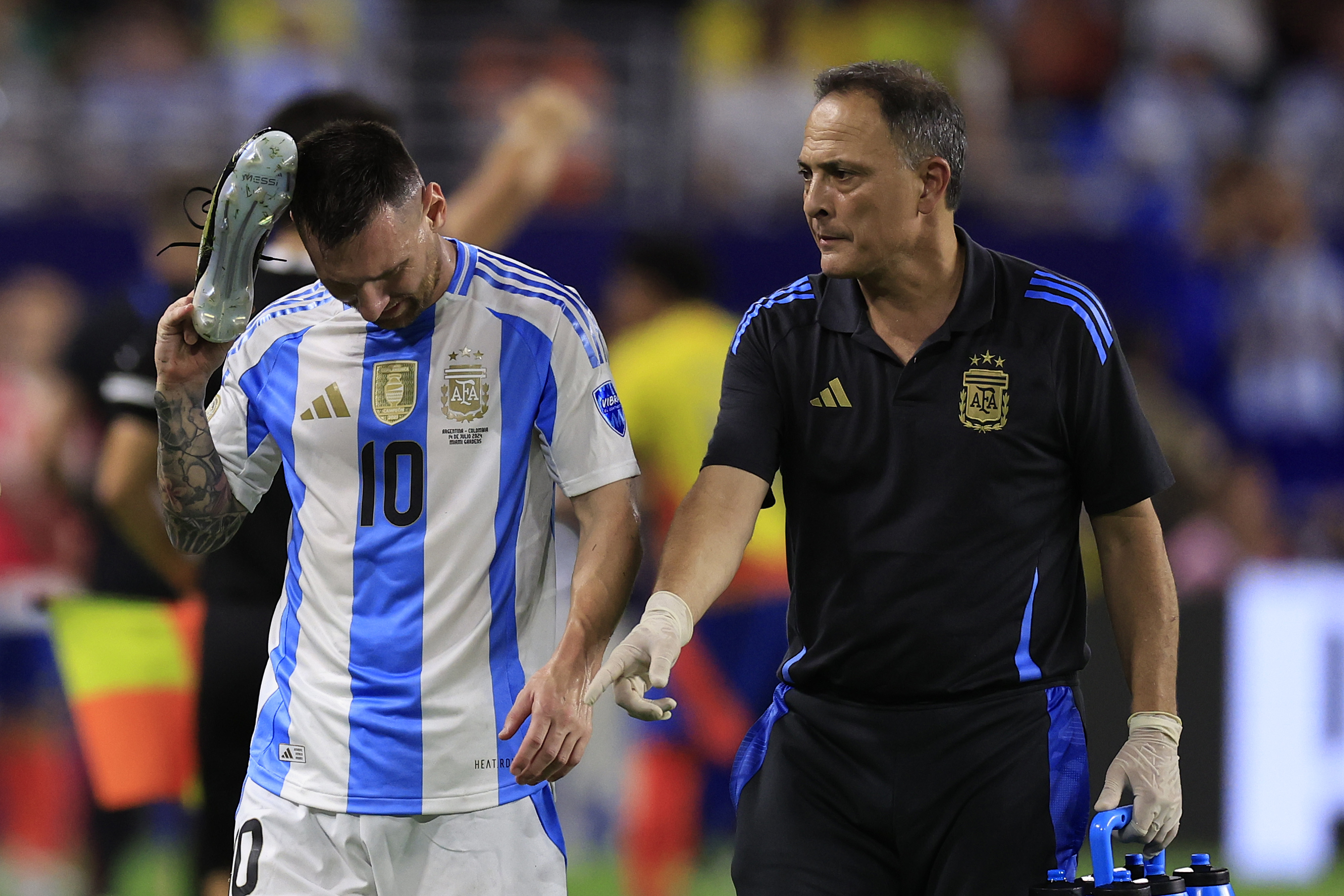 MIAMI GARDENS, FLORIDA - JULY 14: Lionel Messi of Argentina walks after being injured during the CONMEBOL Copa America 2024 Final match between Argentina and Colombia at Hard Rock Stadium on July 14, 2024 in Miami Gardens, Florida. (Photo by Buda Mendes/Getty Images)