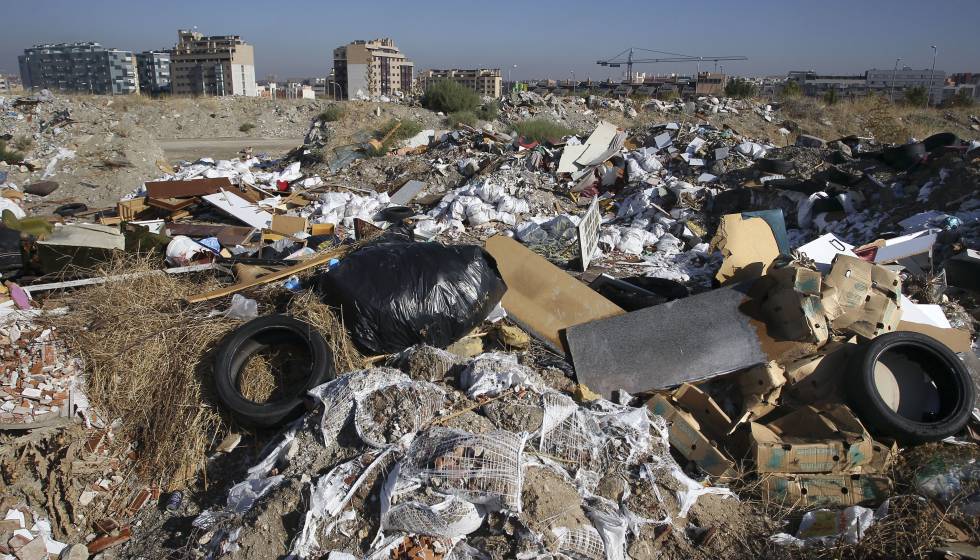 An illegal landfill in Madrid. 