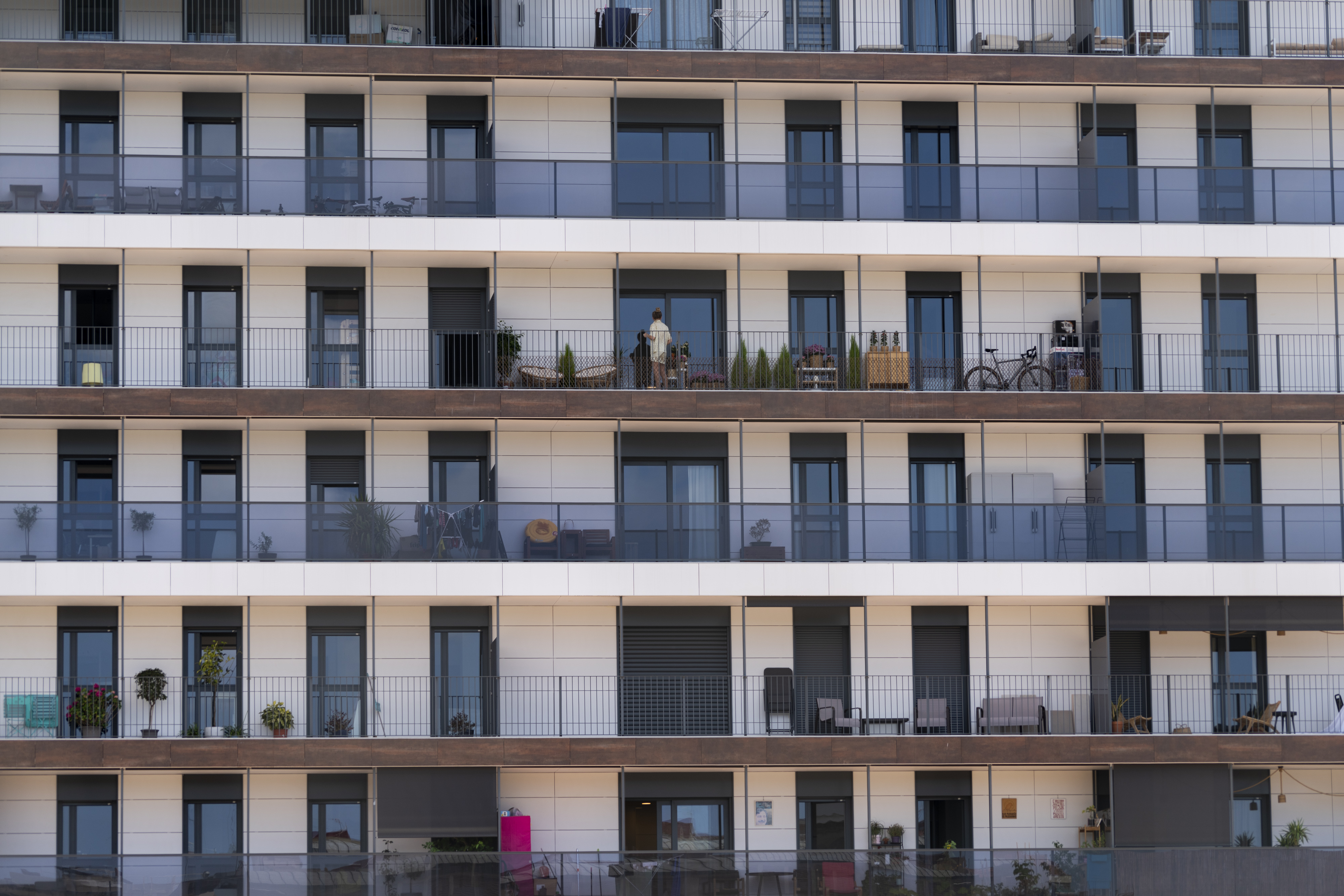 La inflación amenaza la convivencia de las comunidades de vecinos: “Hay edificios que han parado el ascensor”
