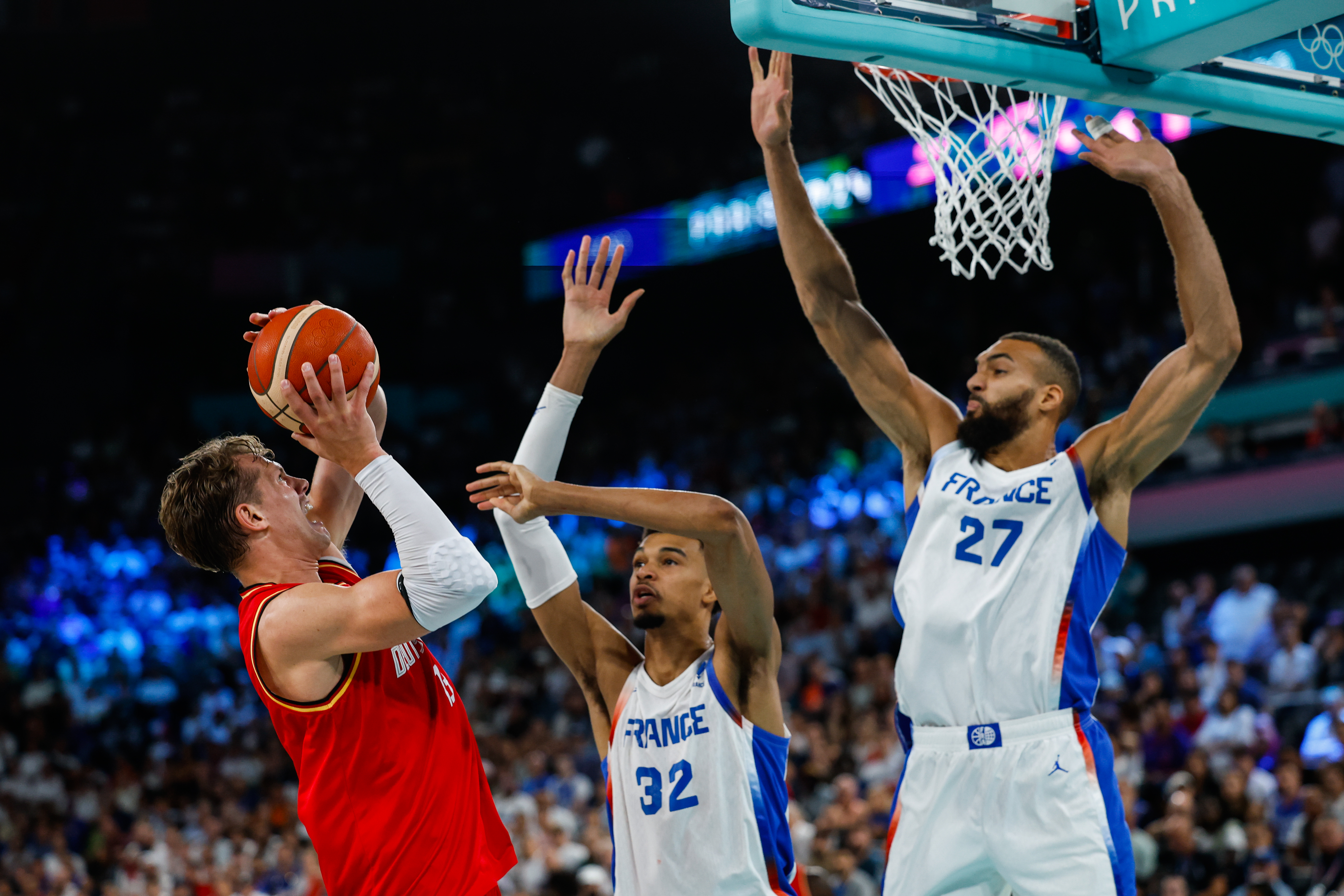 Moritz Wagner of Germany, and Victor Wembanyama and Rudy Gobert of France in action during the Men's Semifinal Basketball match between France and Germany at Bercy Arena during the Paris 2024 Olympics Games on August 8, 2024 in Paris, France.
AFP7 
08/08/2024 ONLY FOR USE IN SPAIN