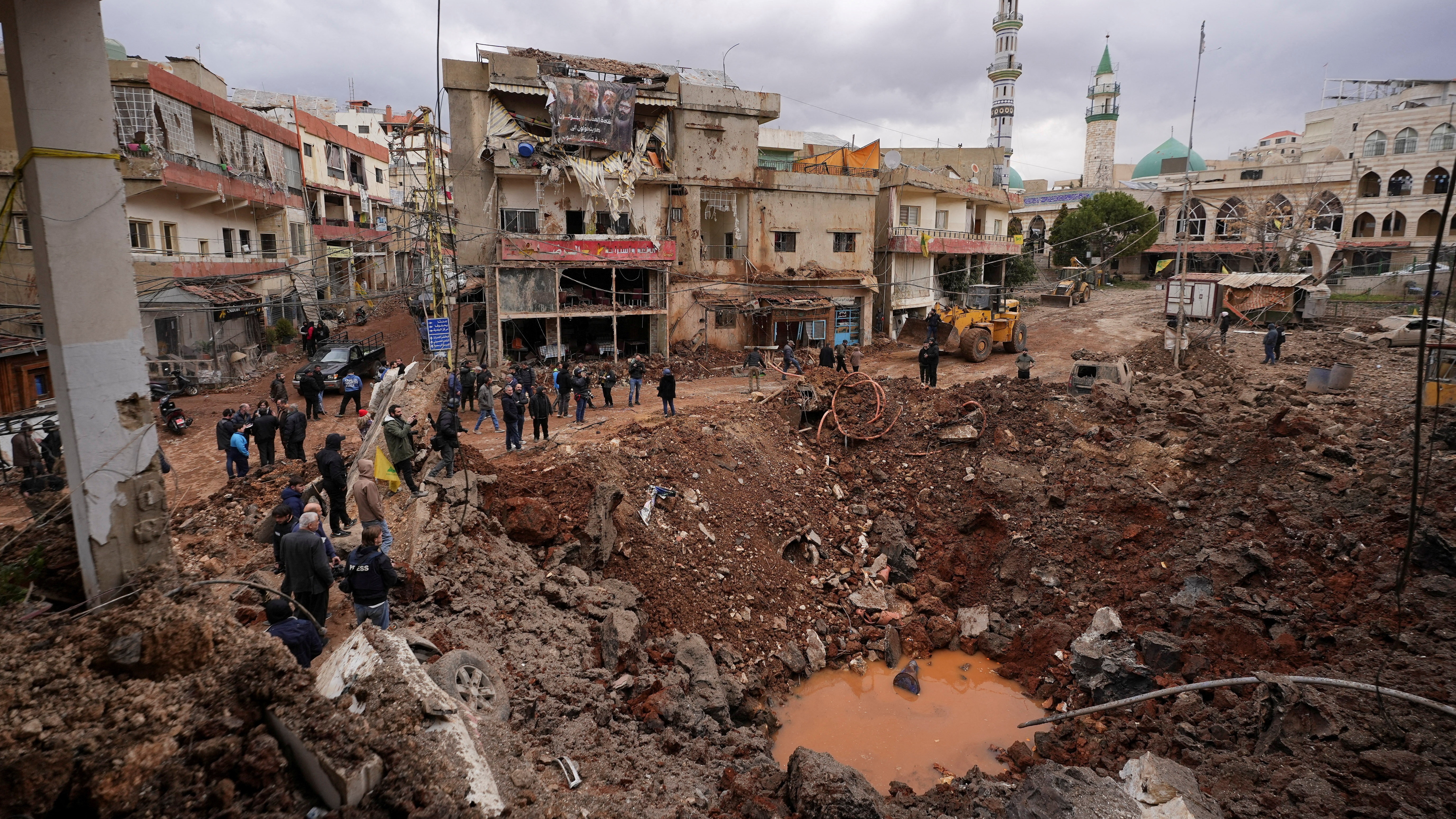 Ataques israelíes dejan el sur de Beirut en ruinas