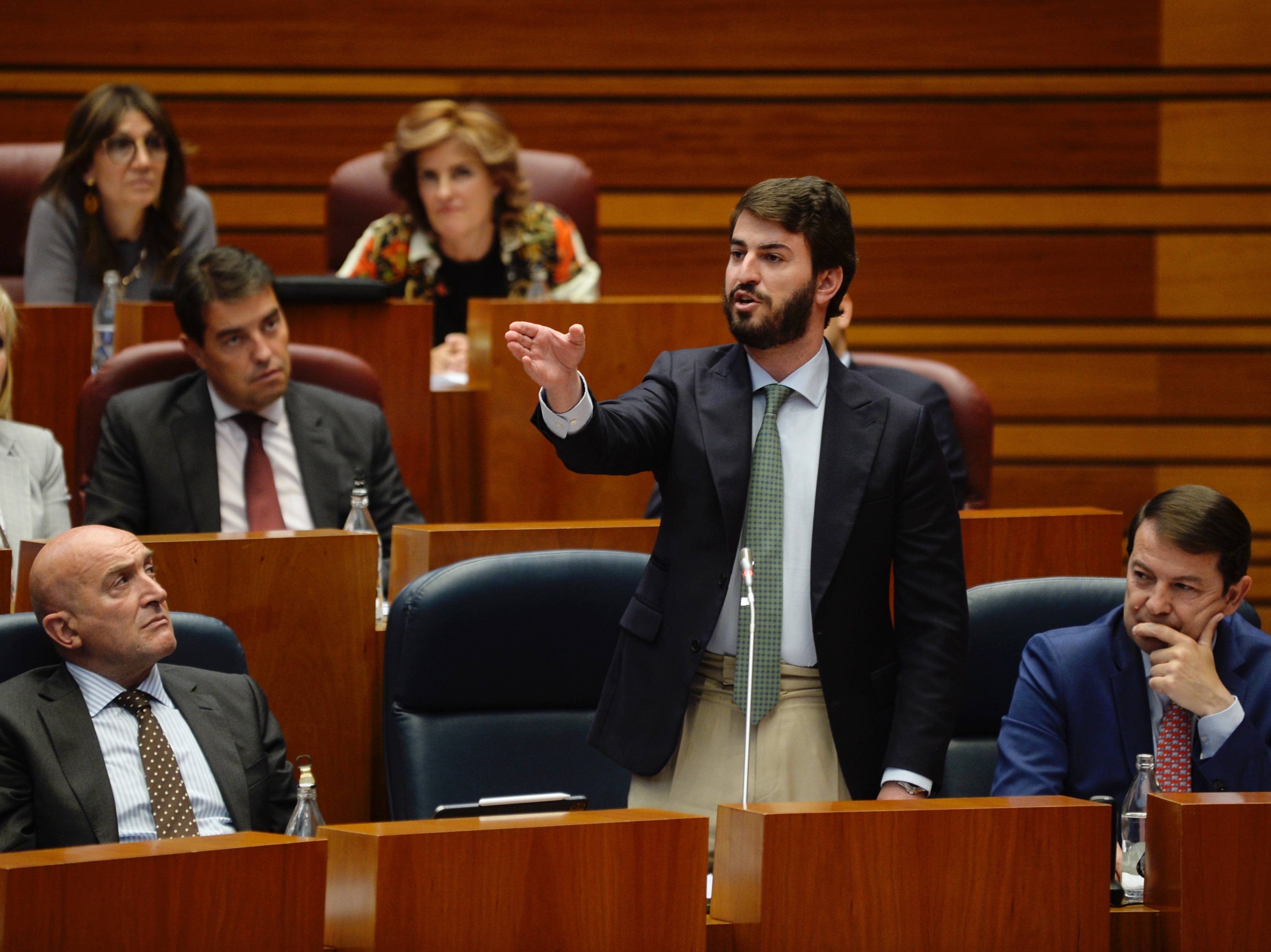 PP y Vox muestran sus primeras diferencias en el estreno de la coalición en las Cortes de Castilla y León