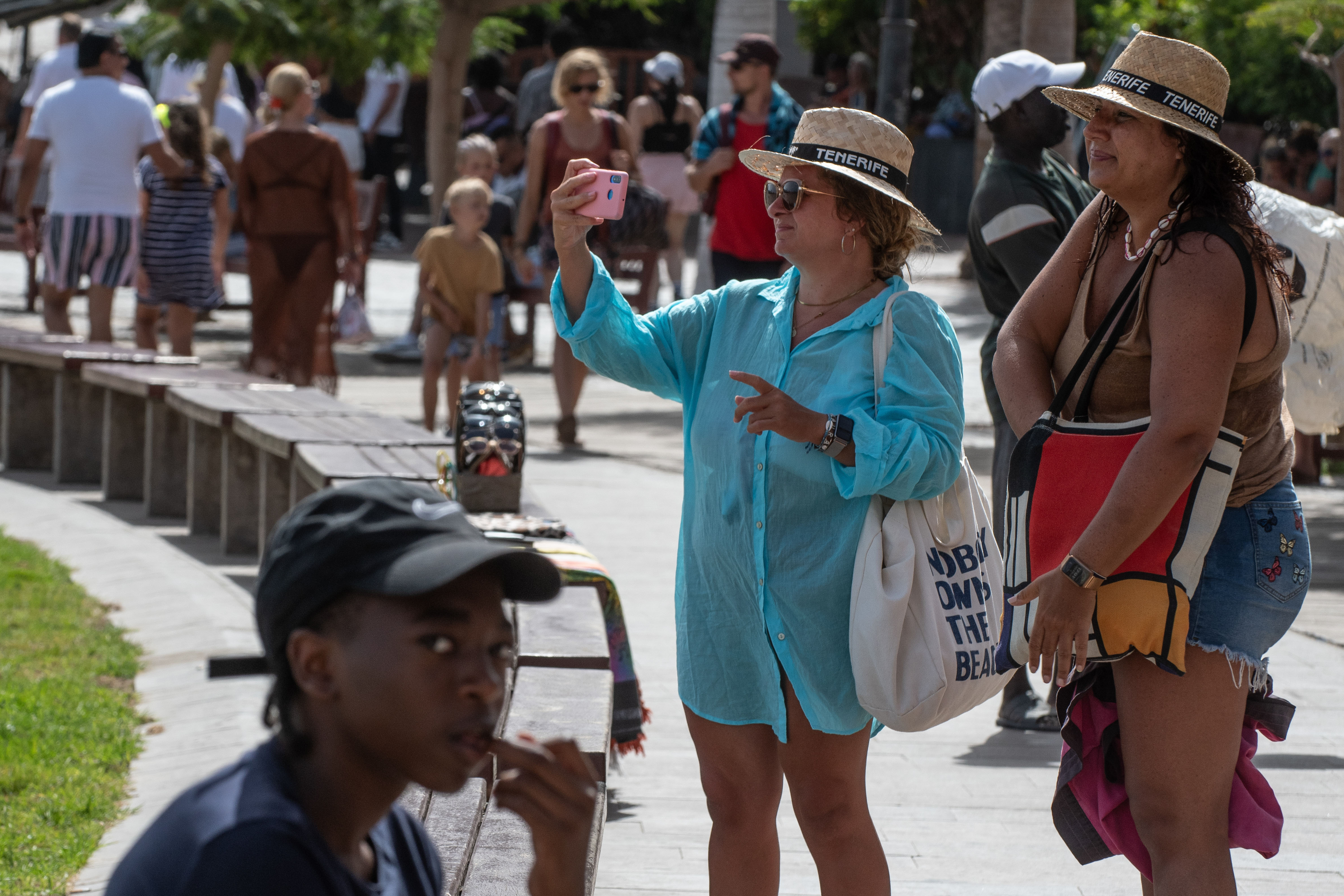 La llegada de turistas extranjeros roza en agosto las cifras prepandemia con un gasto récord