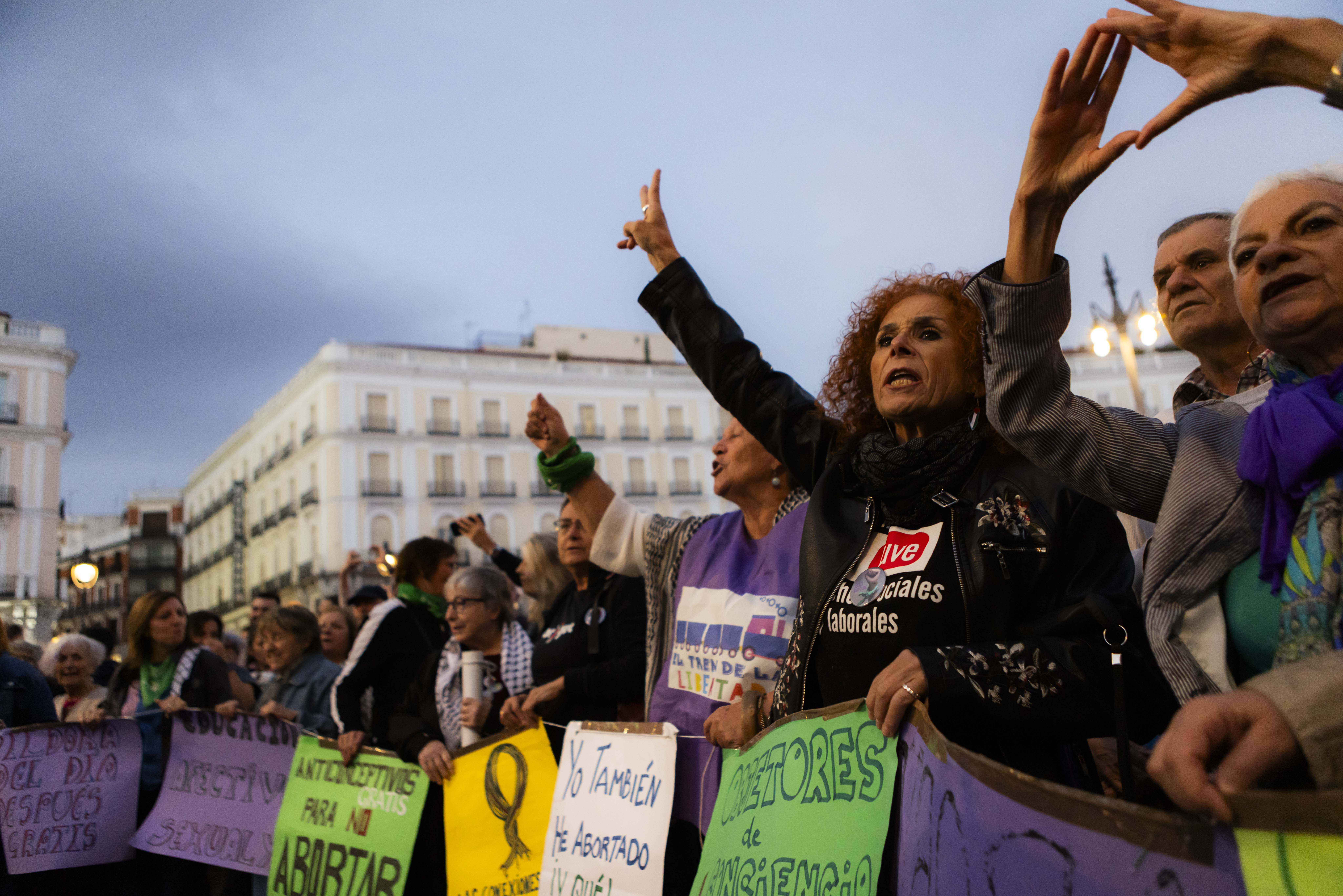 Concentración en Madrid a favor del aborto: “Ayuso, nosotras nos quedamos,  márchate tú” | Noticias de Madrid | EL PAÍS