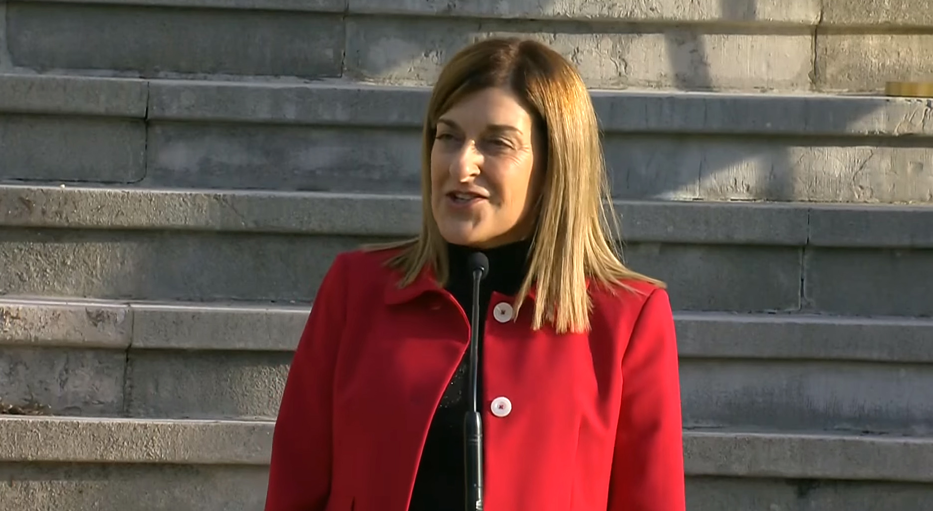 La presidenta del Gobierno de Cantabria, María José Sáenz de Buruaga, durante su intervención.