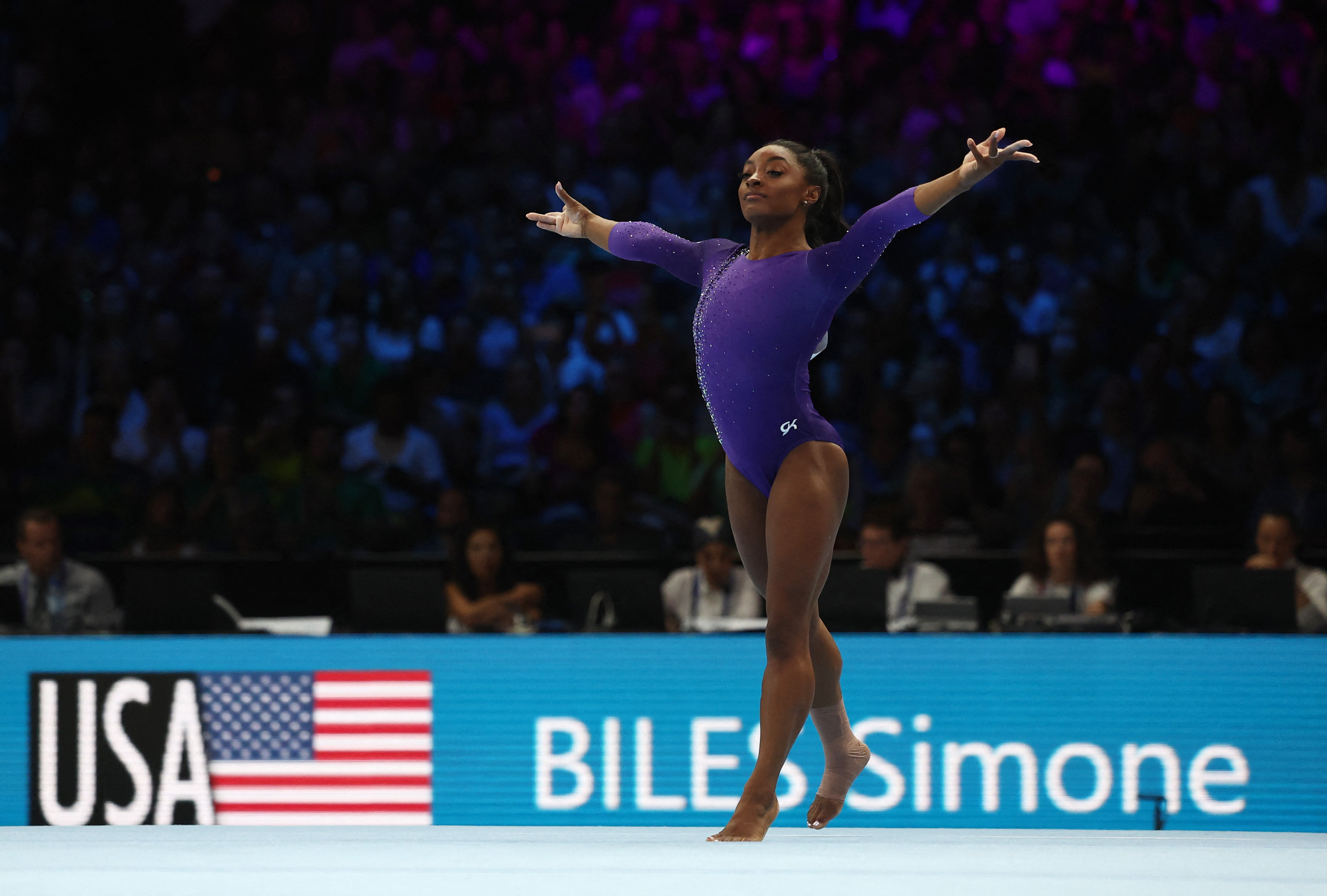 Simone Biles se cubre de oro: campeona del mundo en barra y suelo
